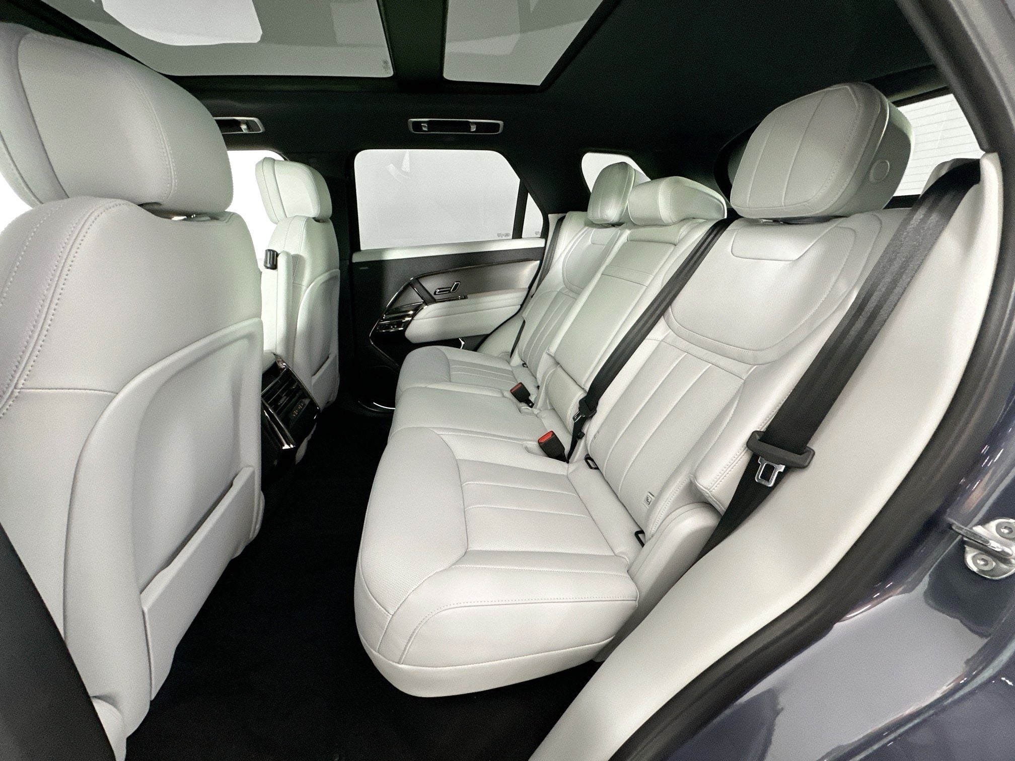 2026 Land Rover Range Rover Sport SE