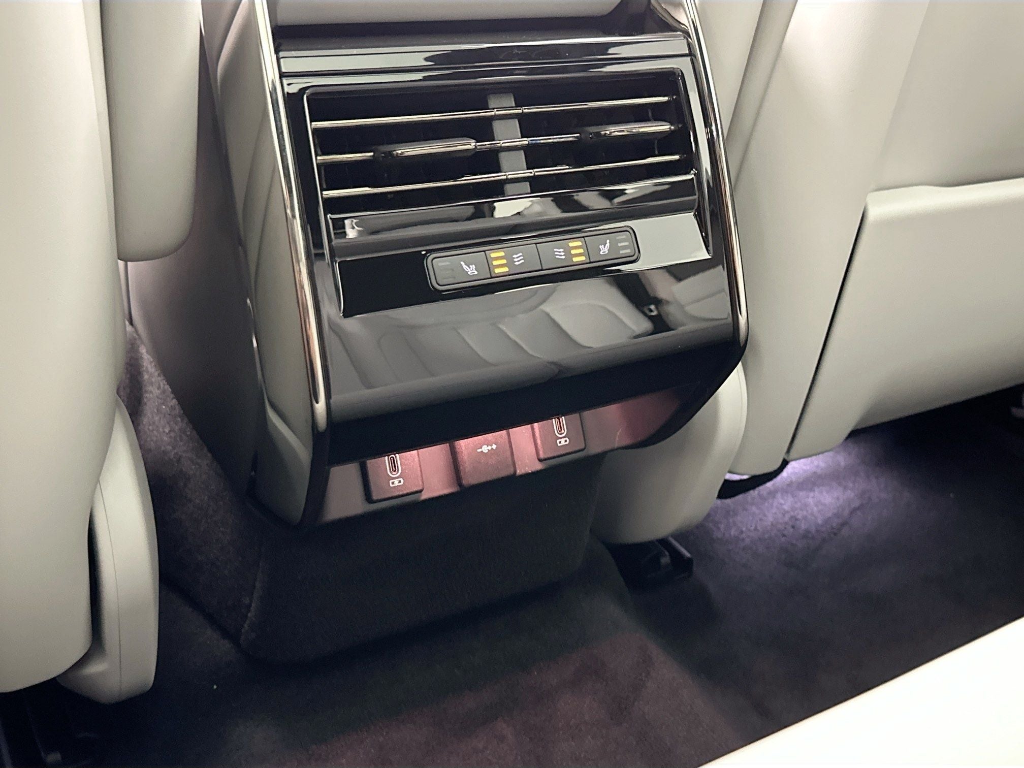 2026 Land Rover Range Rover Sport SE