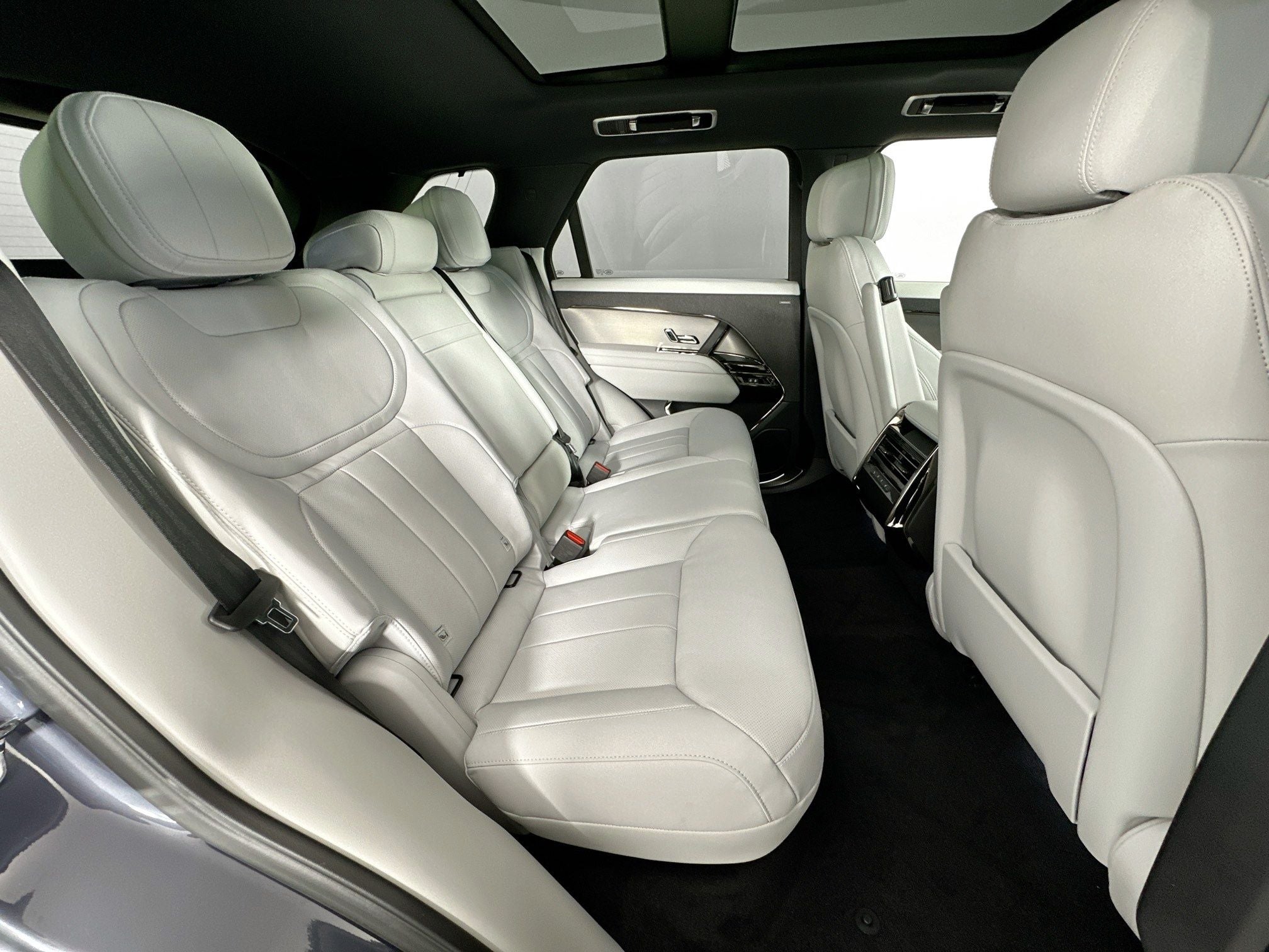 2026 Land Rover Range Rover Sport SE