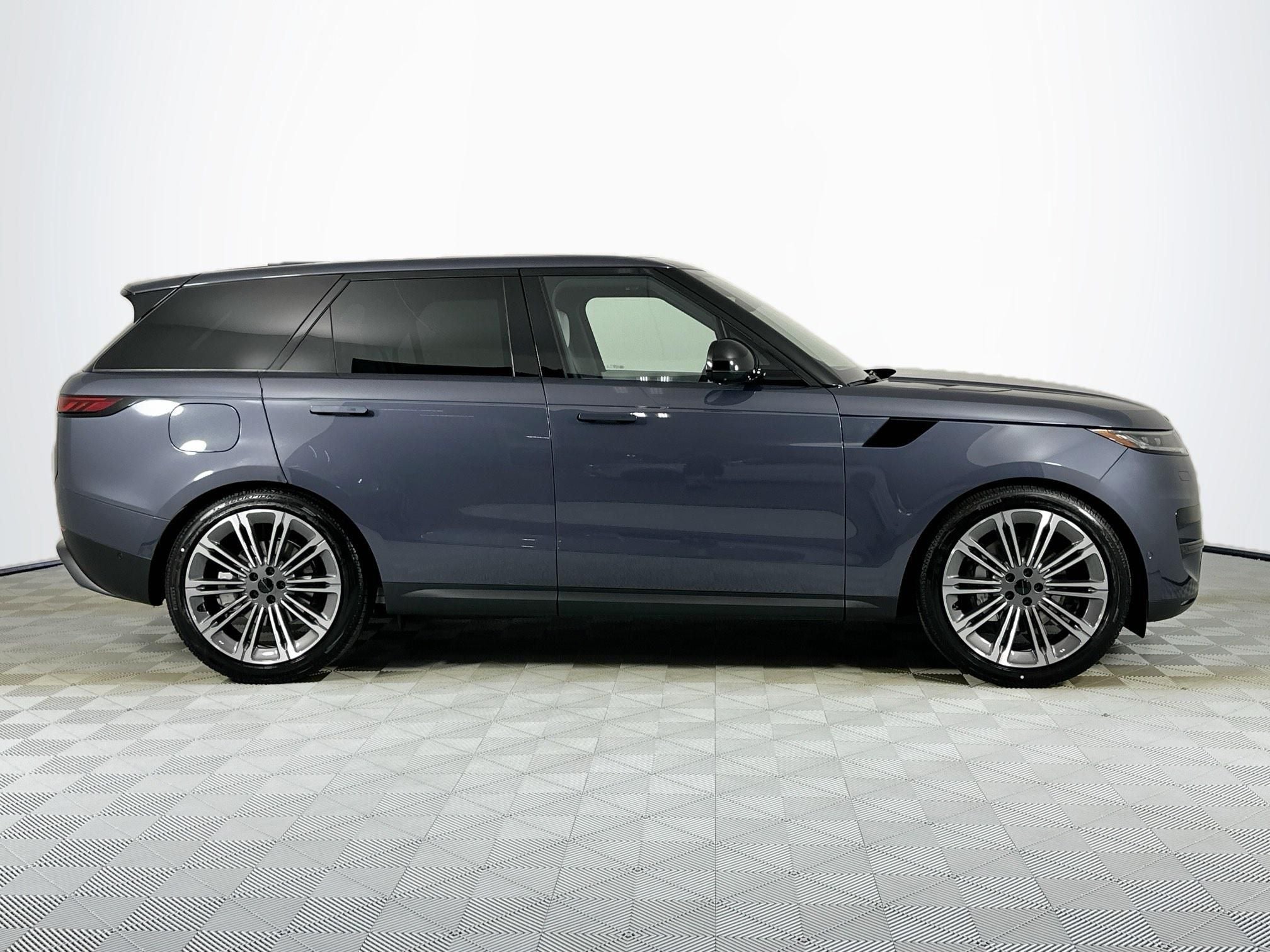 2026 Land Rover Range Rover Sport SE