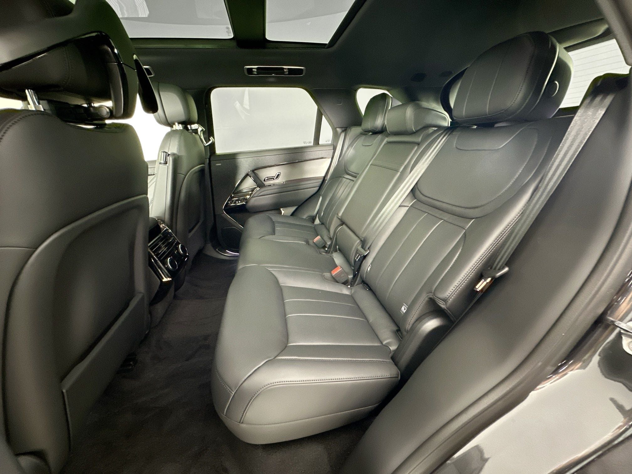 2026 Land Rover Range Rover Sport SE