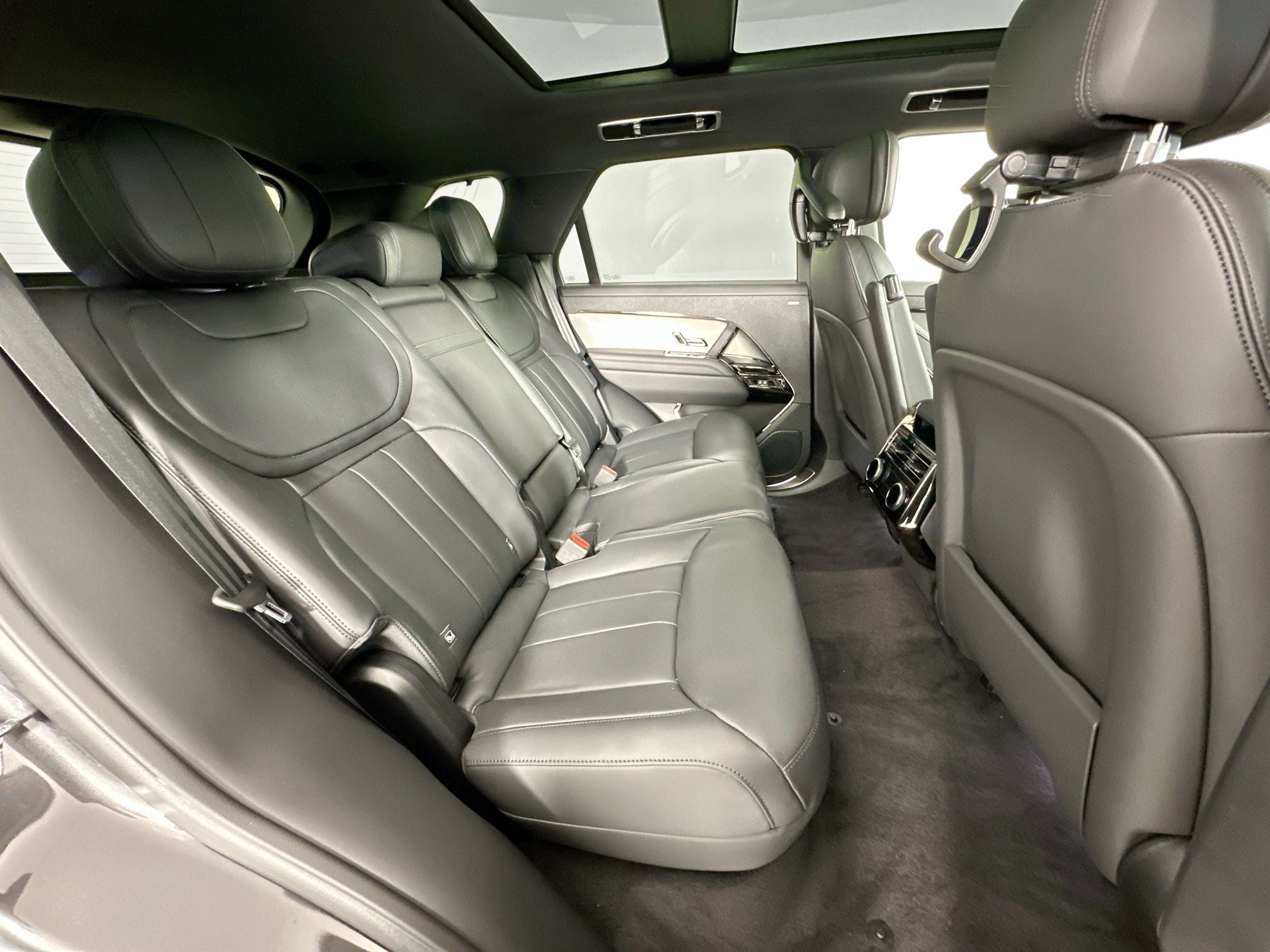 2026 Land Rover Range Rover Sport SE