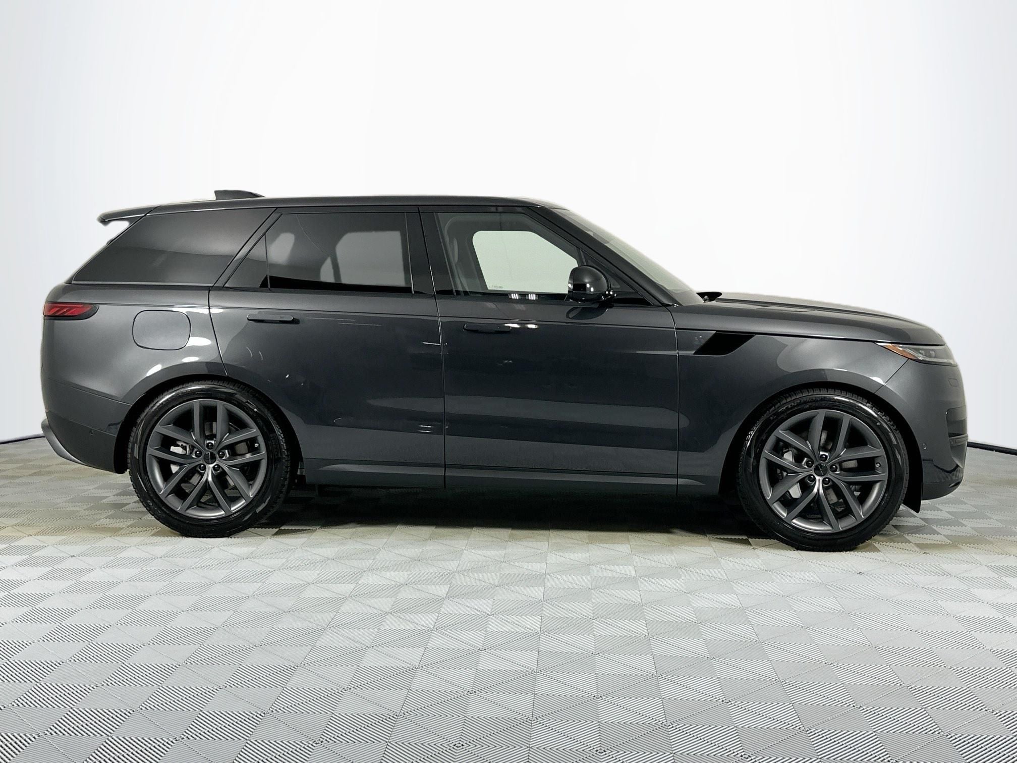 2026 Land Rover Range Rover Sport SE