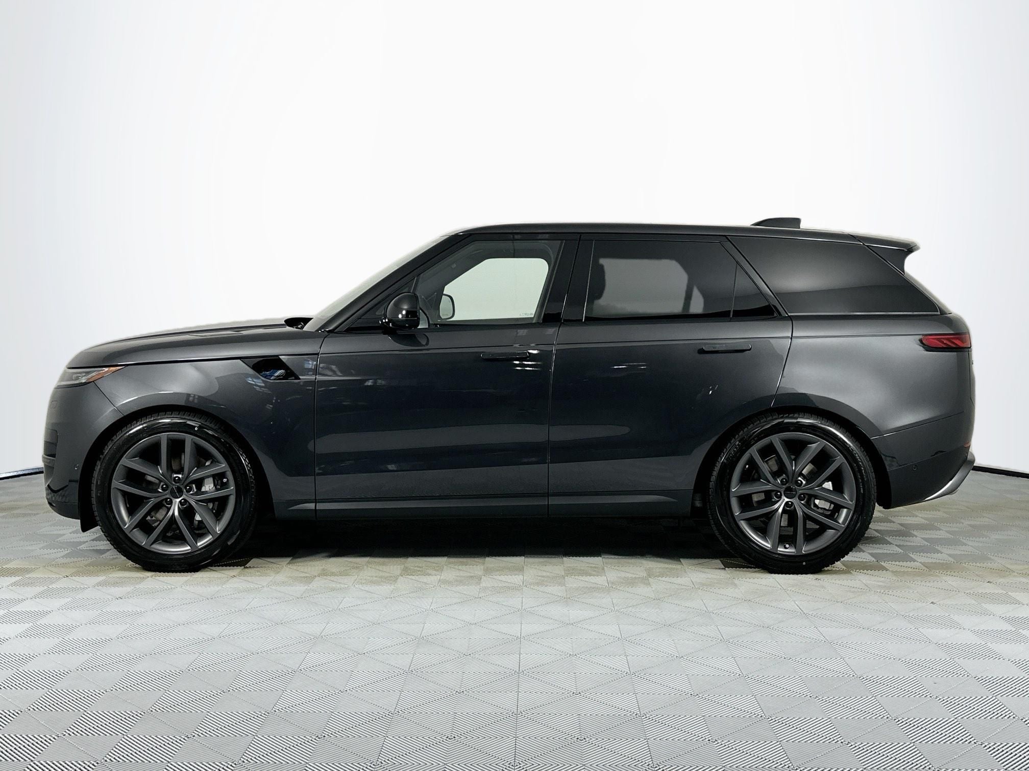 2026 Land Rover Range Rover Sport SE
