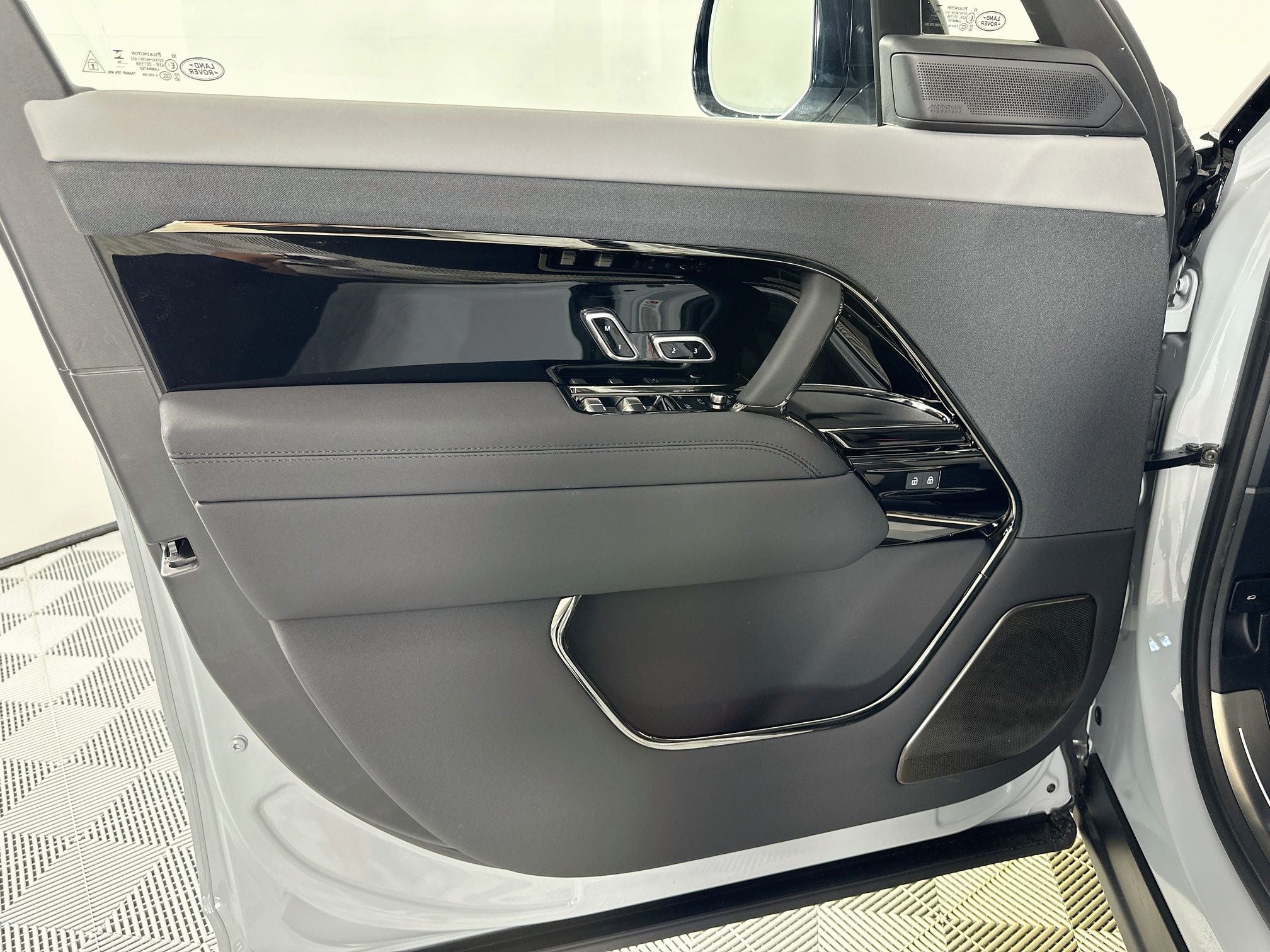 2026 Land Rover Range Rover Sport SV