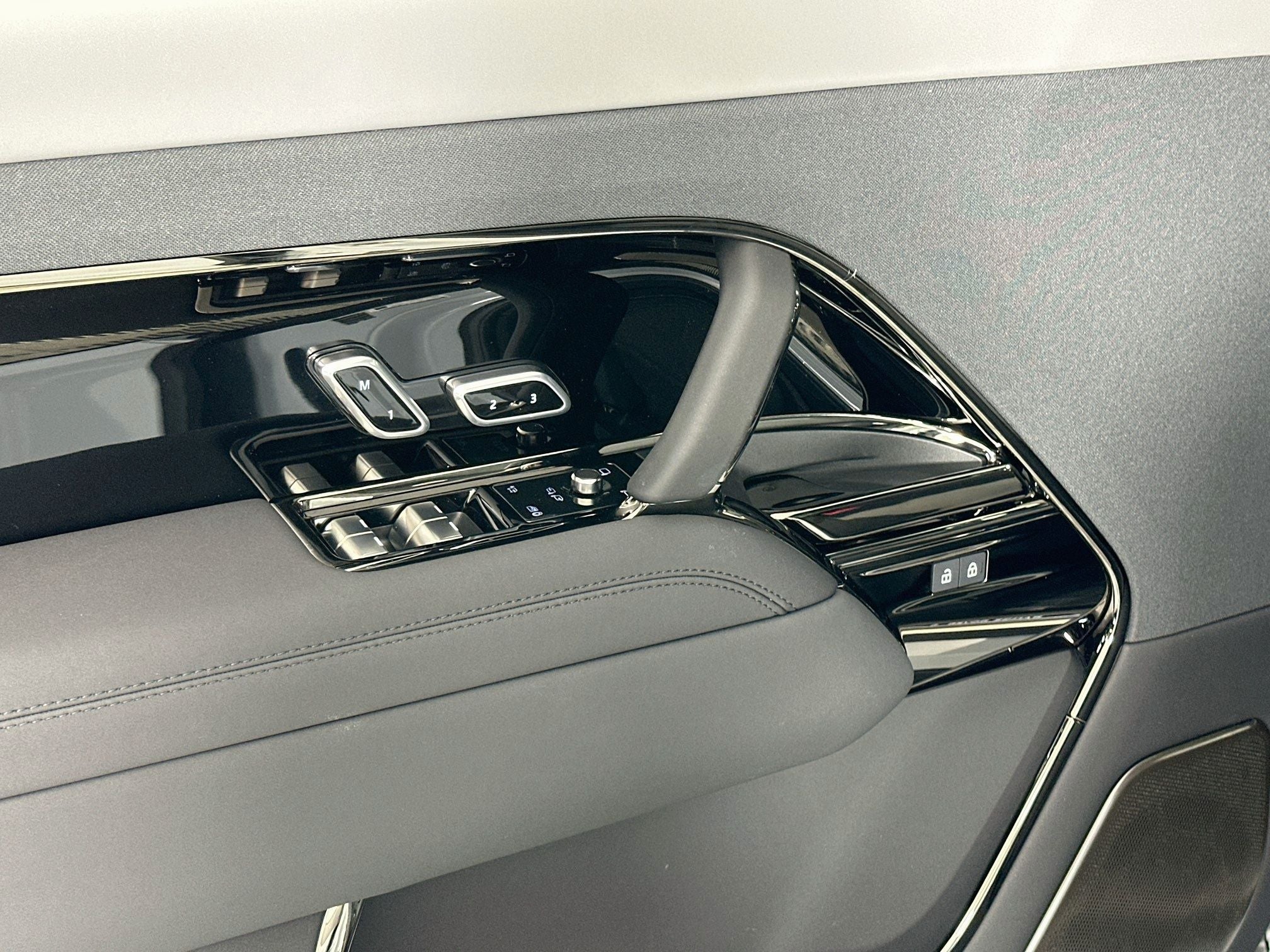 2026 Land Rover Range Rover Sport SV