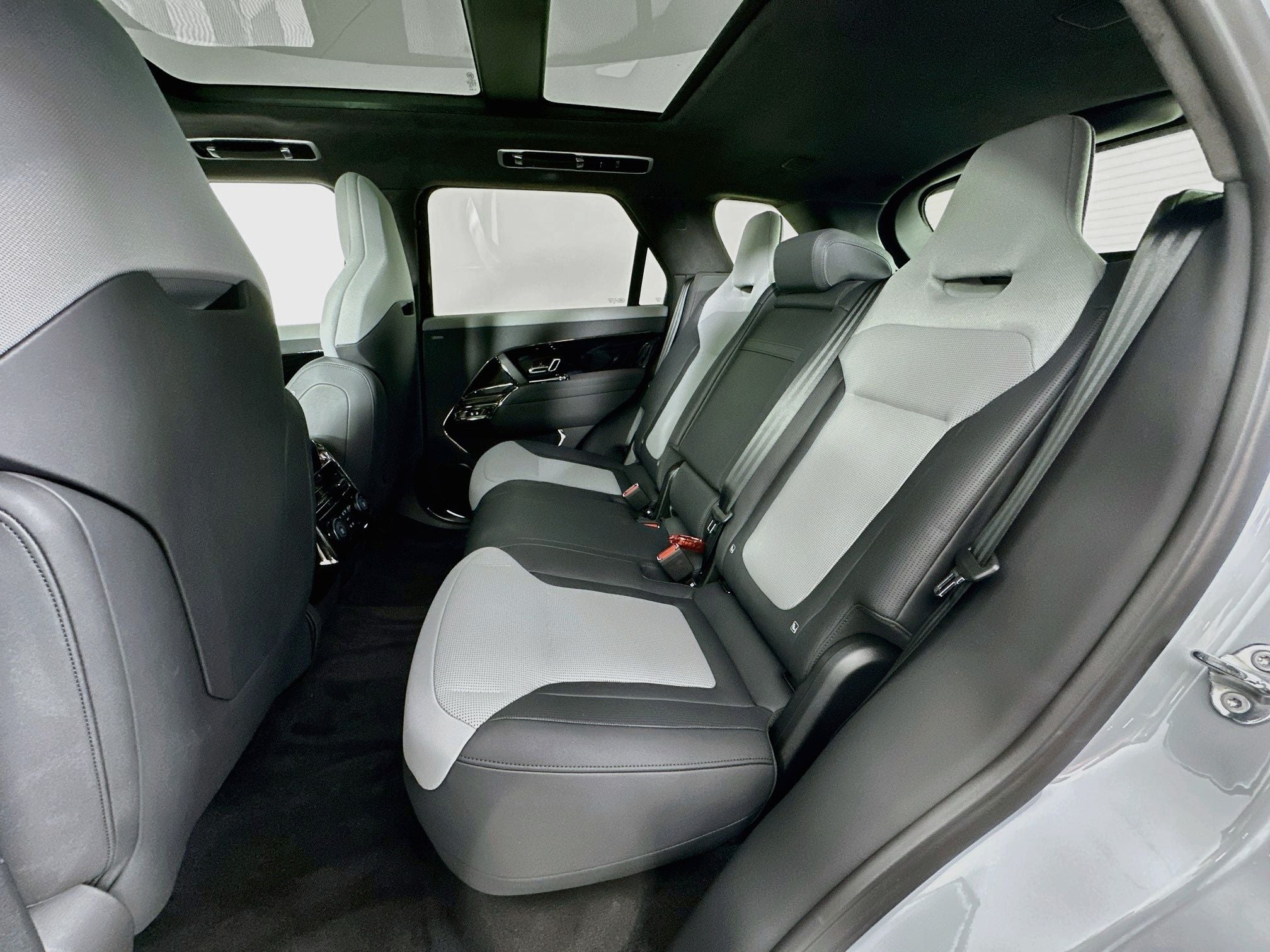 2026 Land Rover Range Rover Sport SV