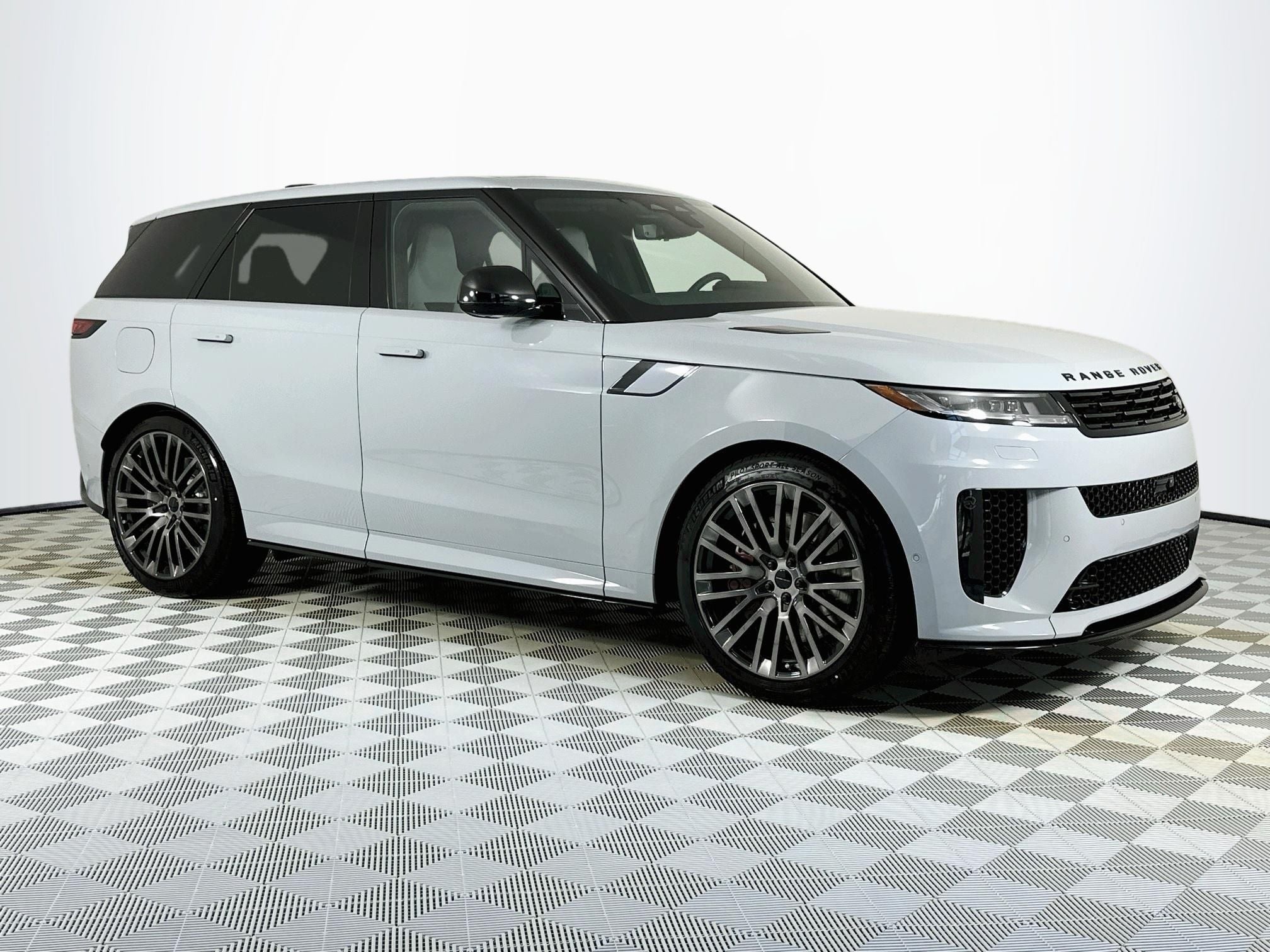 2026 Land Rover Range Rover Sport SV
