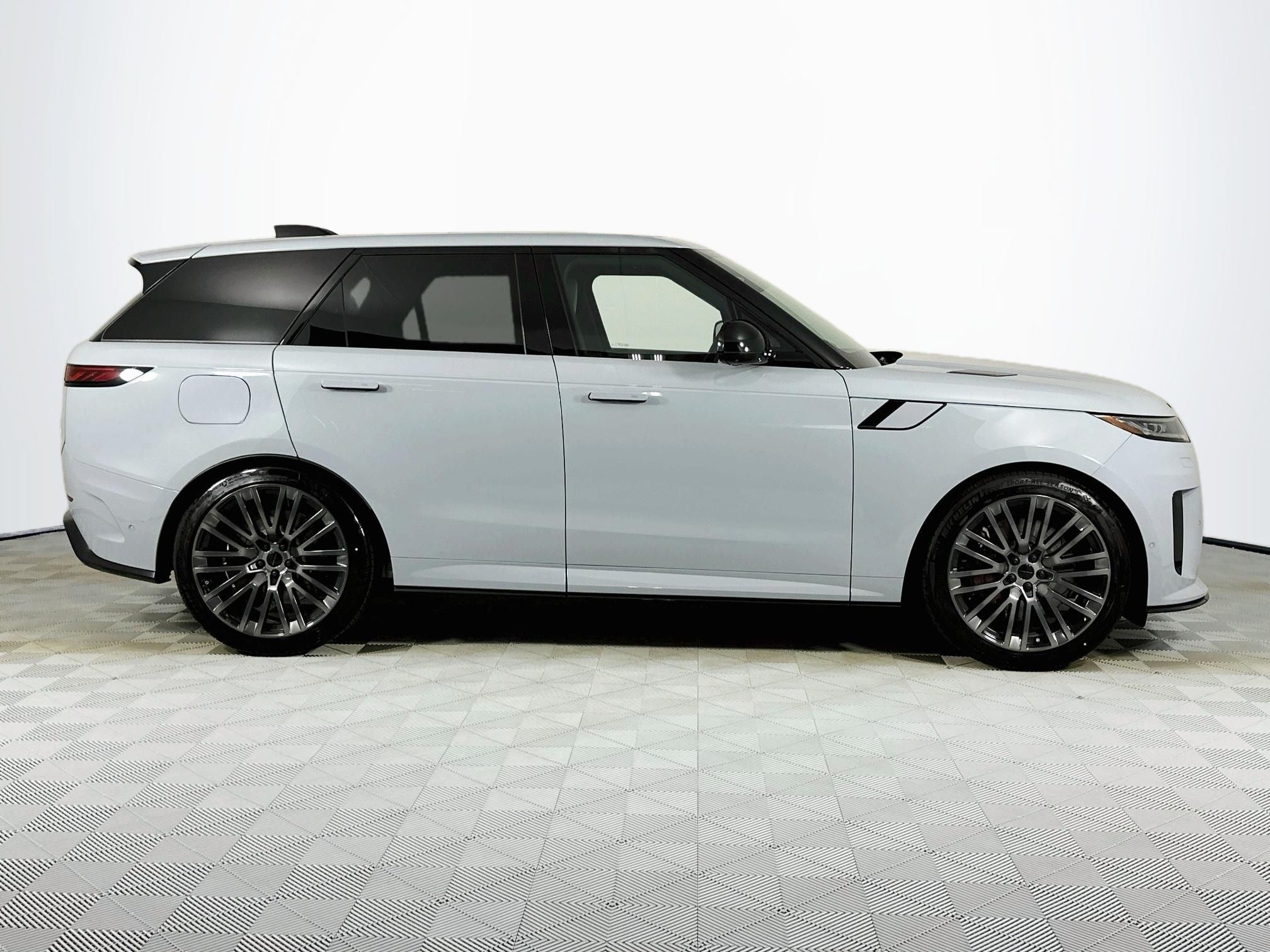 2026 Land Rover Range Rover Sport SV