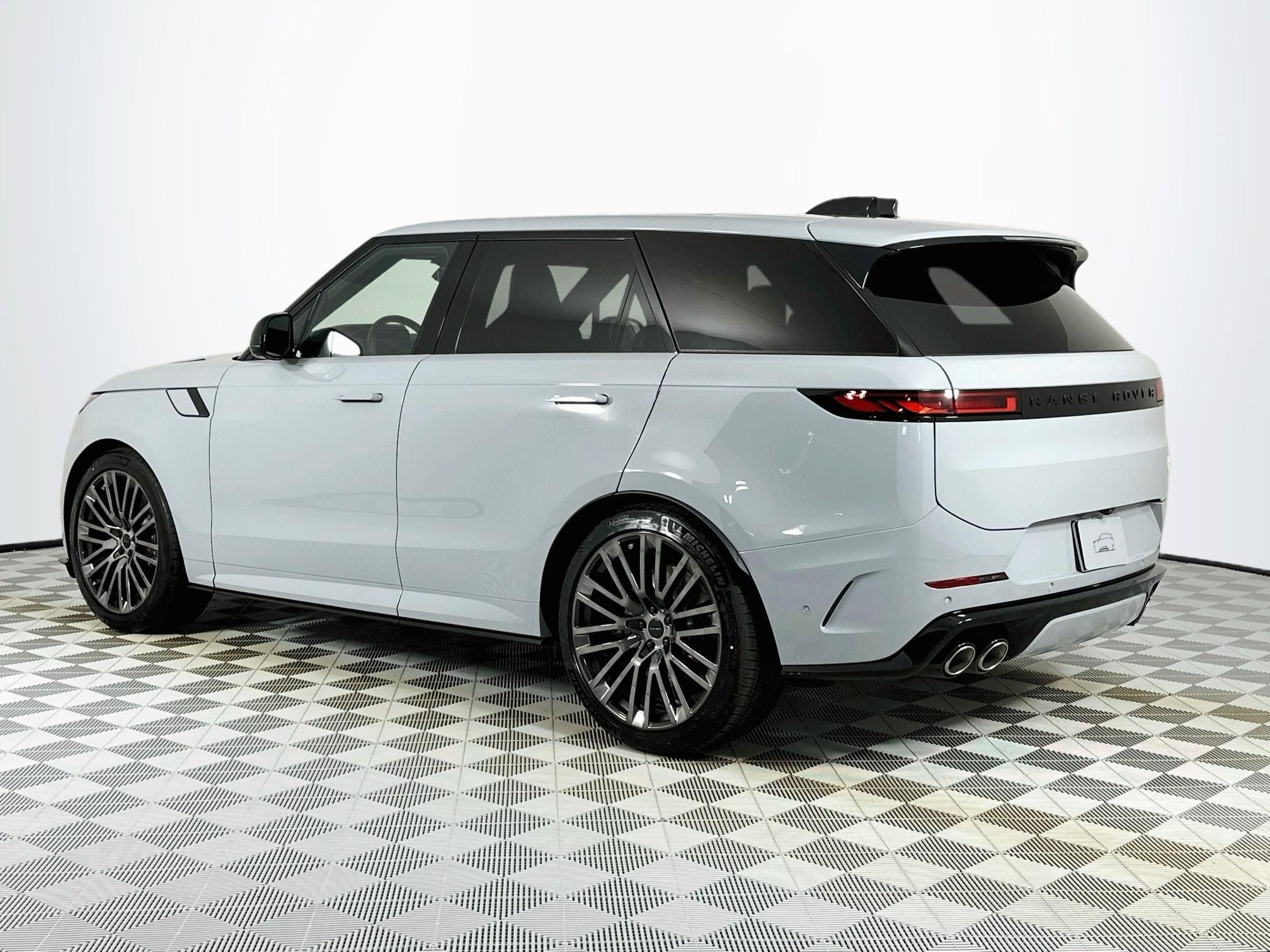 2026 Land Rover Range Rover Sport SV