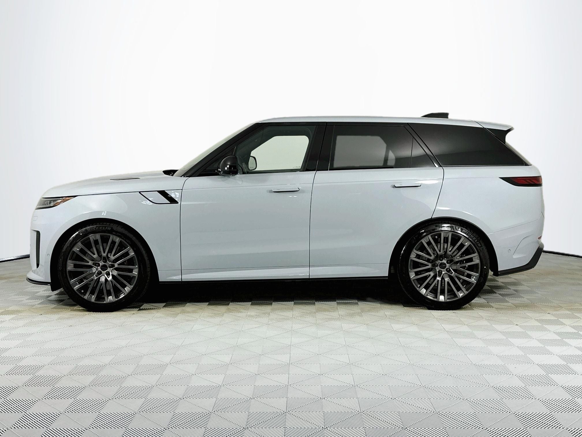 2026 Land Rover Range Rover Sport SV