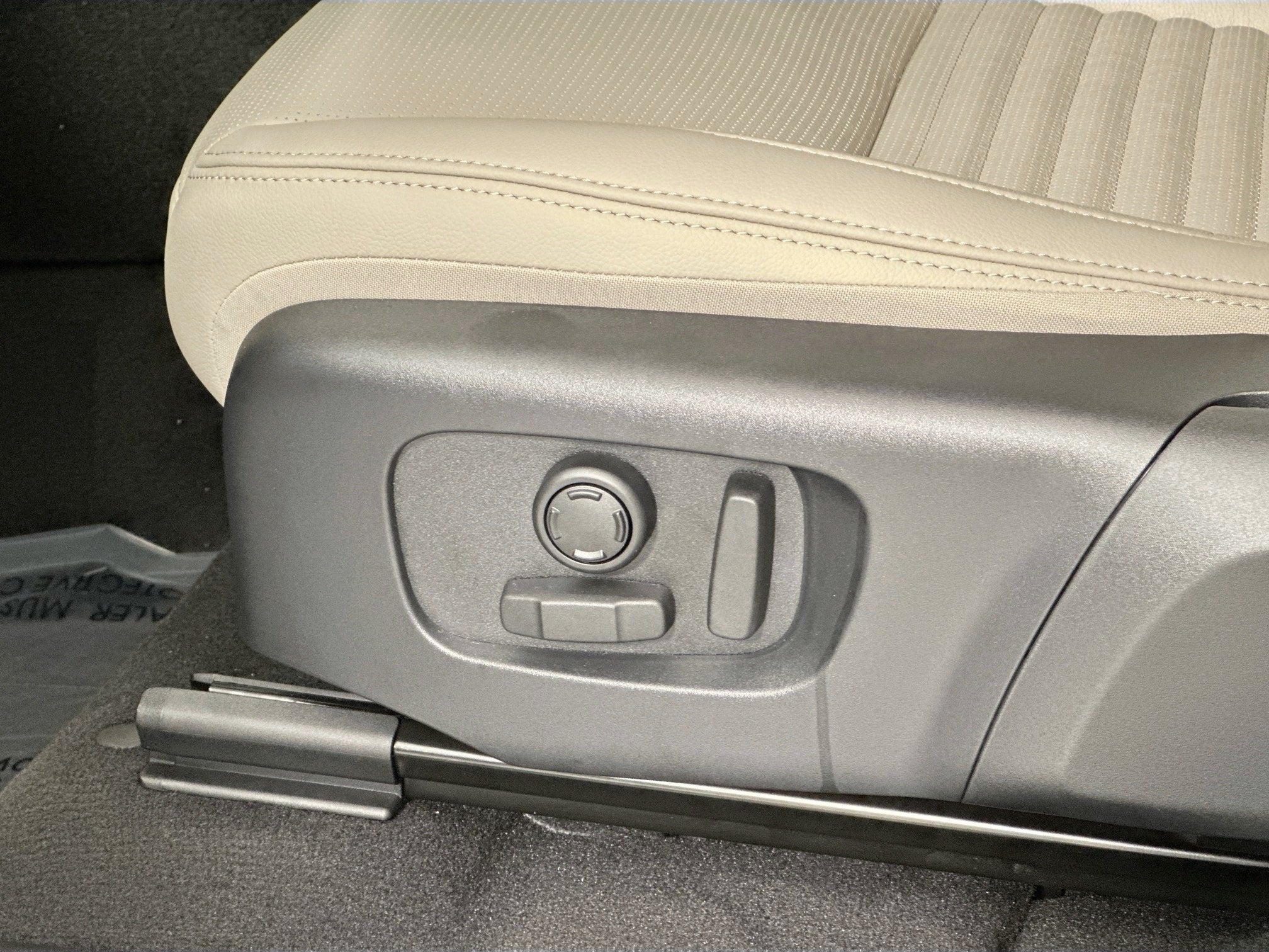 2025 Land Rover Discovery Sport S