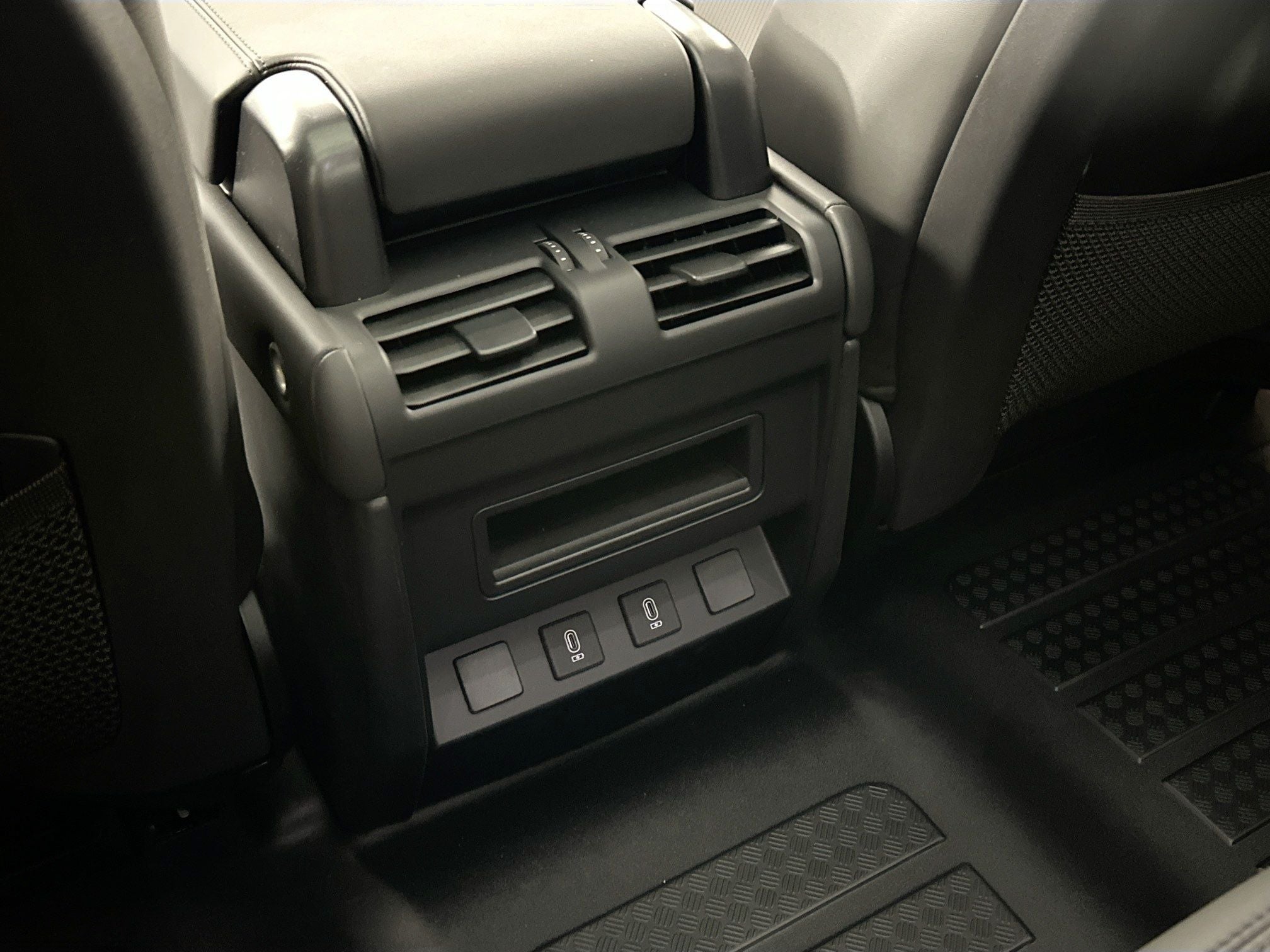 2026 Land Rover Defender 90 X-Dynamic SE