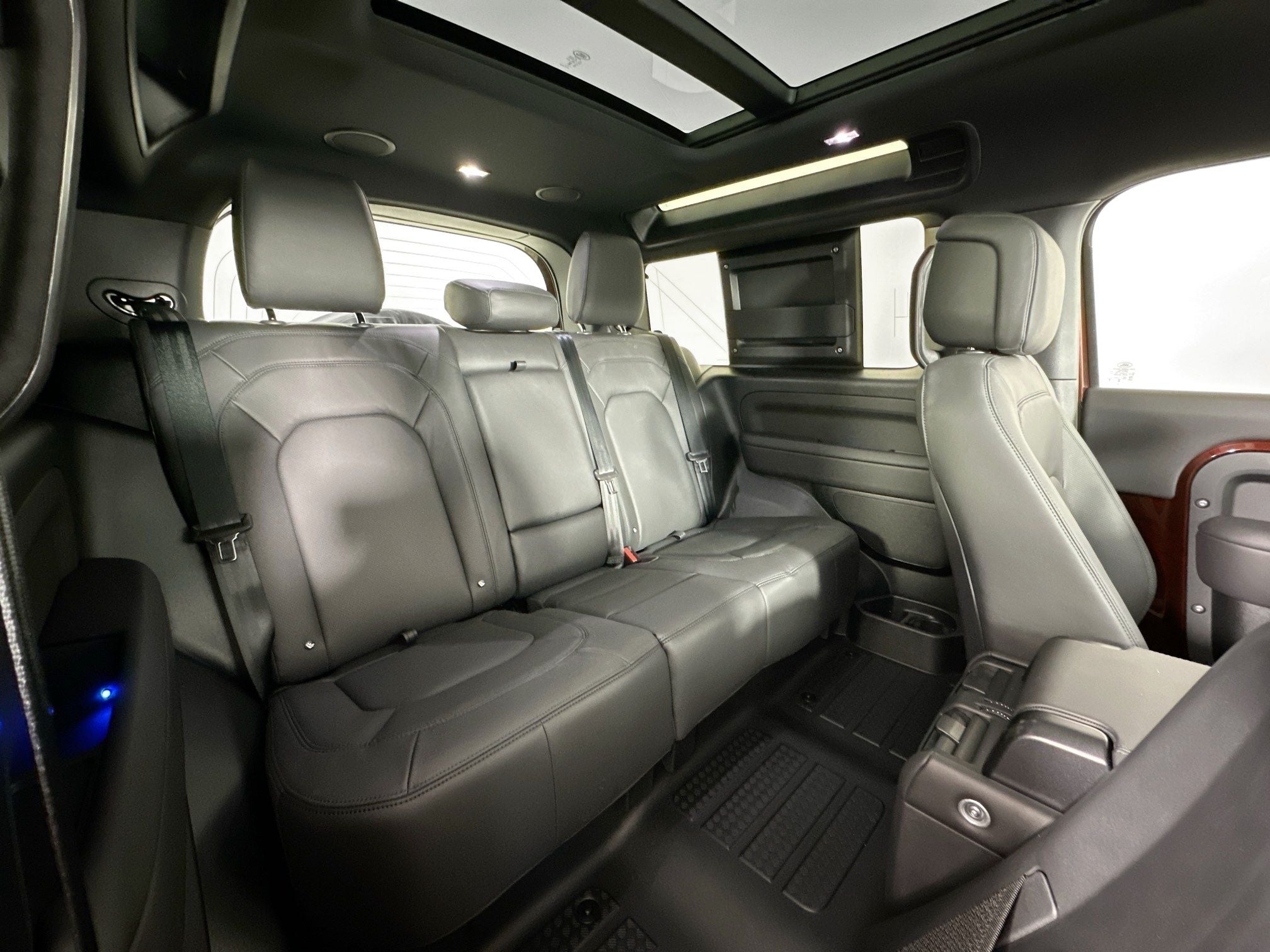 2026 Land Rover Defender 90 X-Dynamic SE