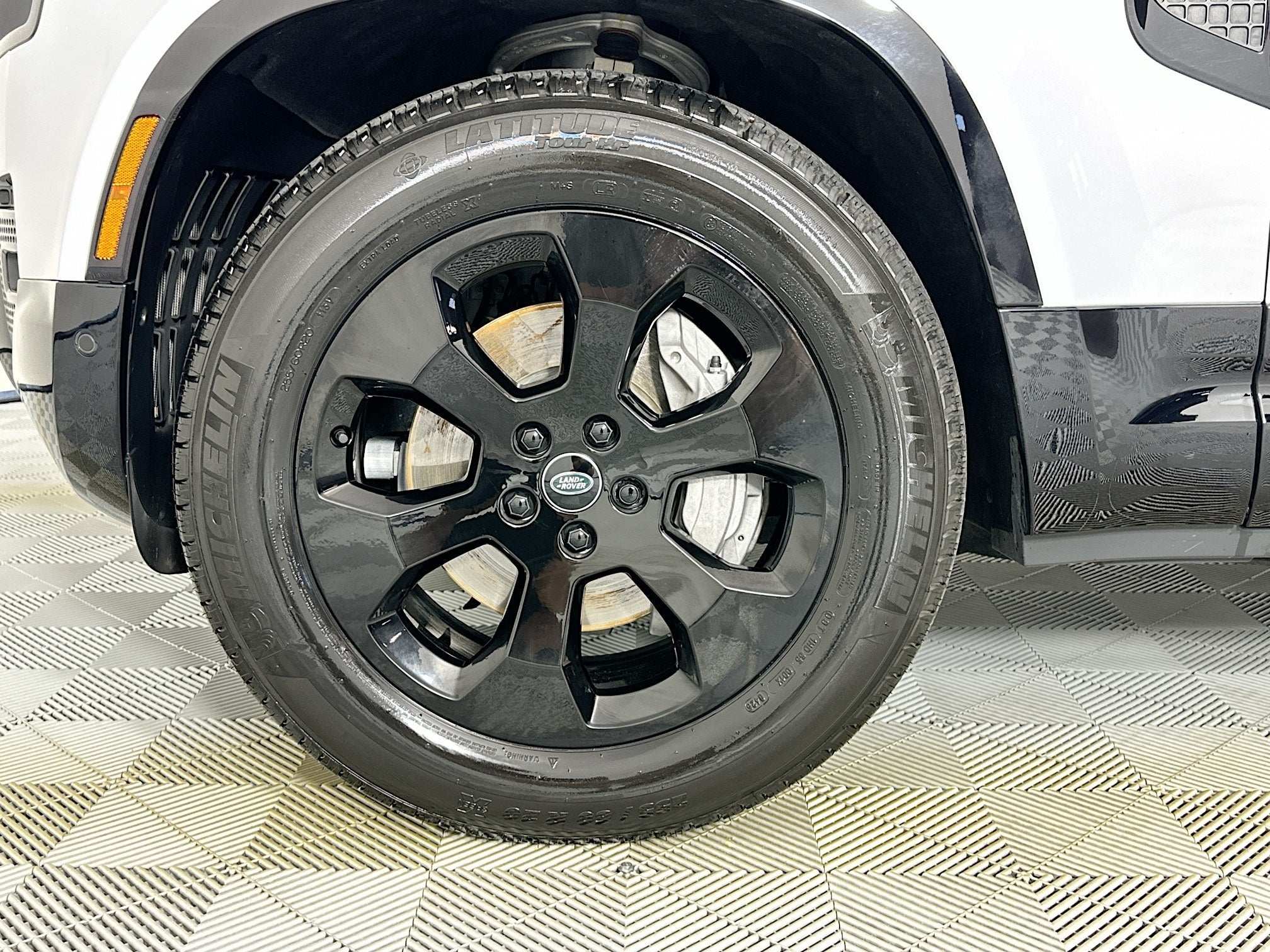 2023 Land Rover Defender 90 X-Dynamic SE