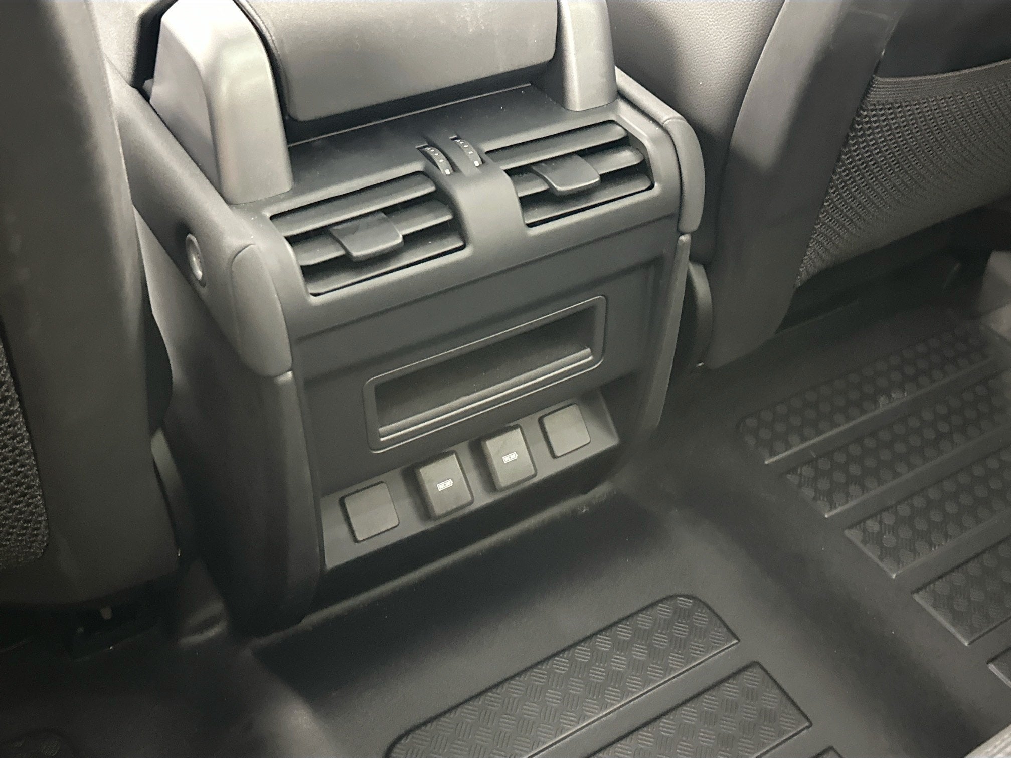 2023 Land Rover Defender 90 X-Dynamic SE