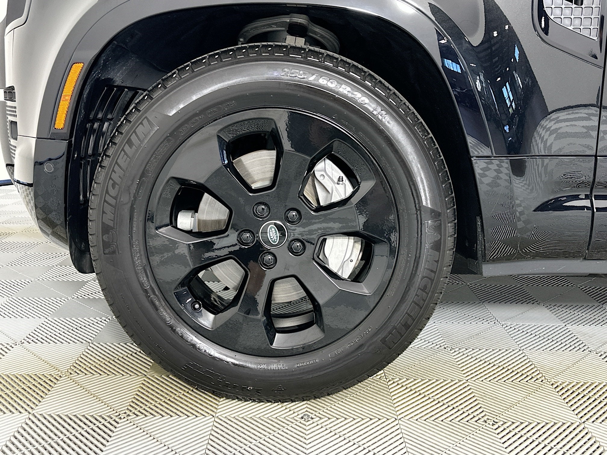 2023 Land Rover Defender 90 X-Dynamic SE