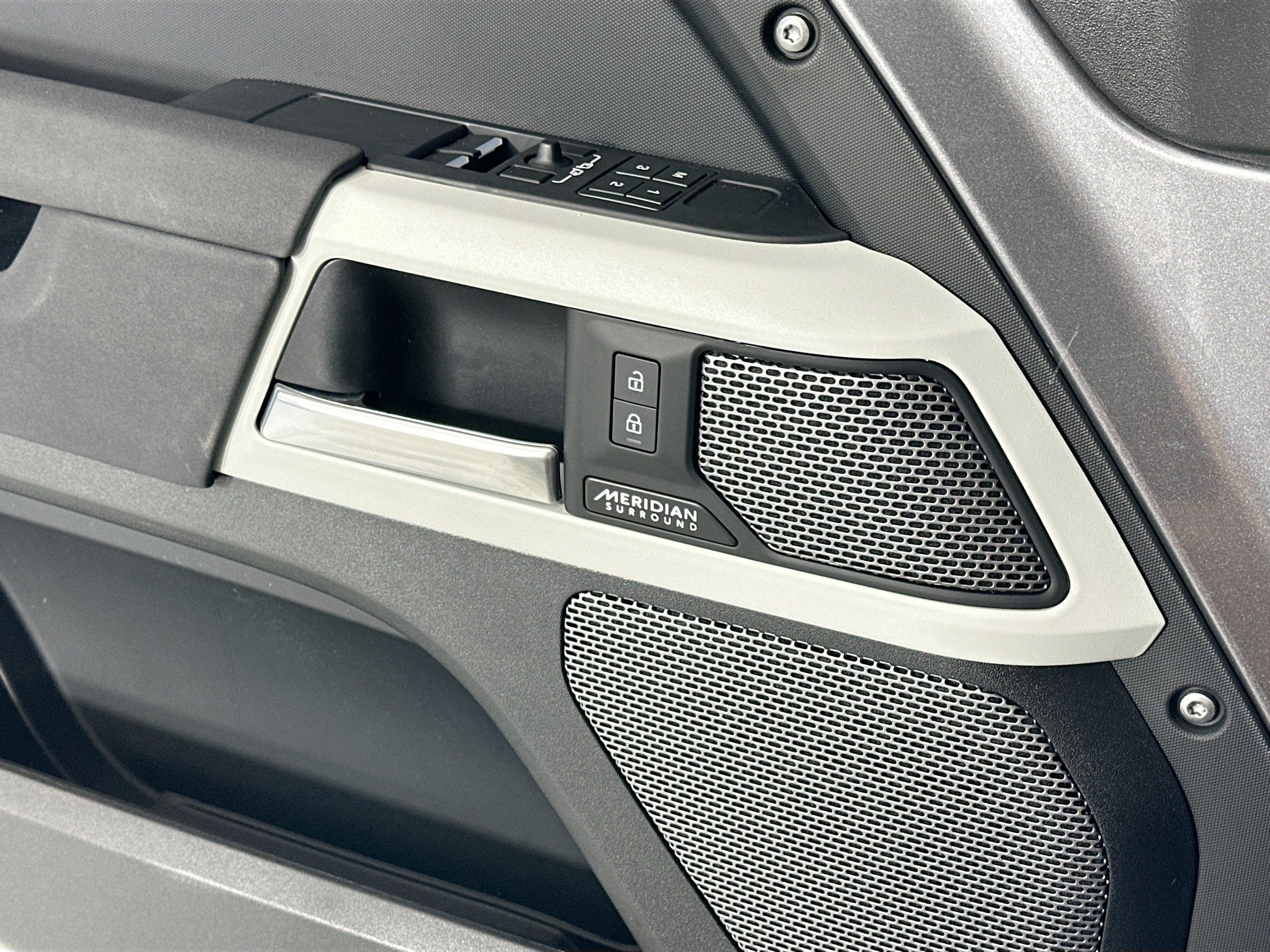 2023 Land Rover Defender 90 X-Dynamic SE