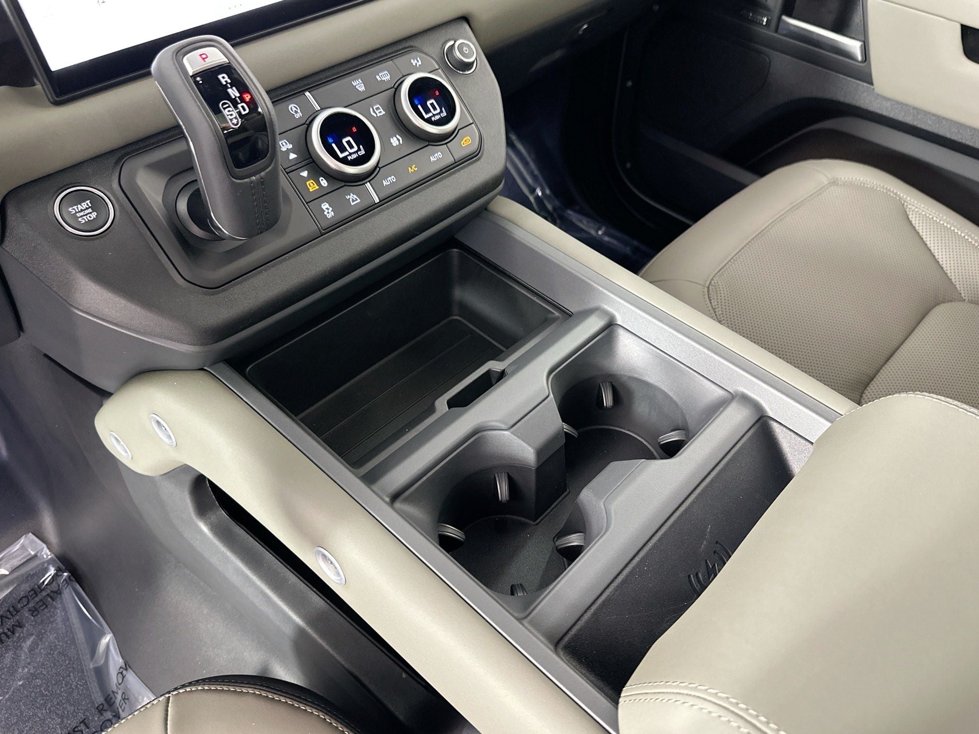 2025 Land Rover Defender 90 X-Dynamic SE