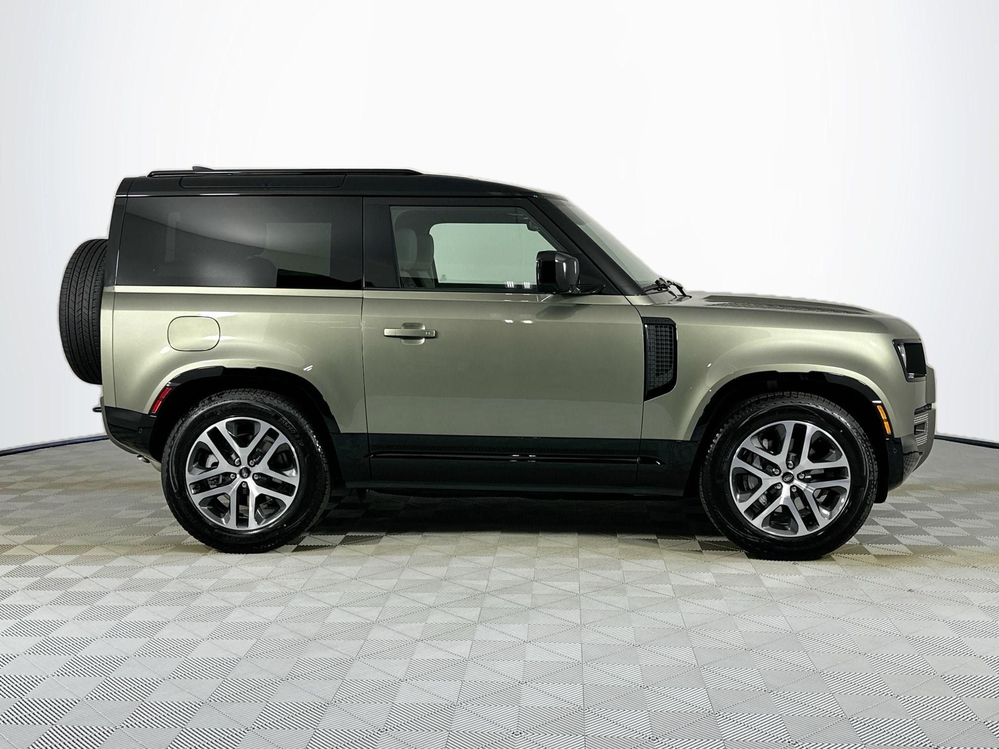2025 Land Rover Defender 90 X-Dynamic SE