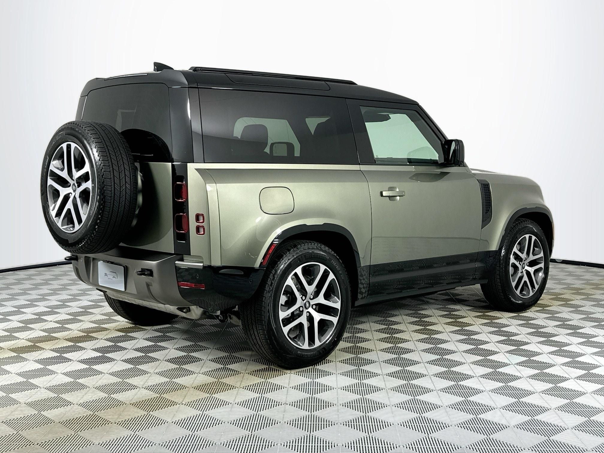 2025 Land Rover Defender 90 X-Dynamic SE