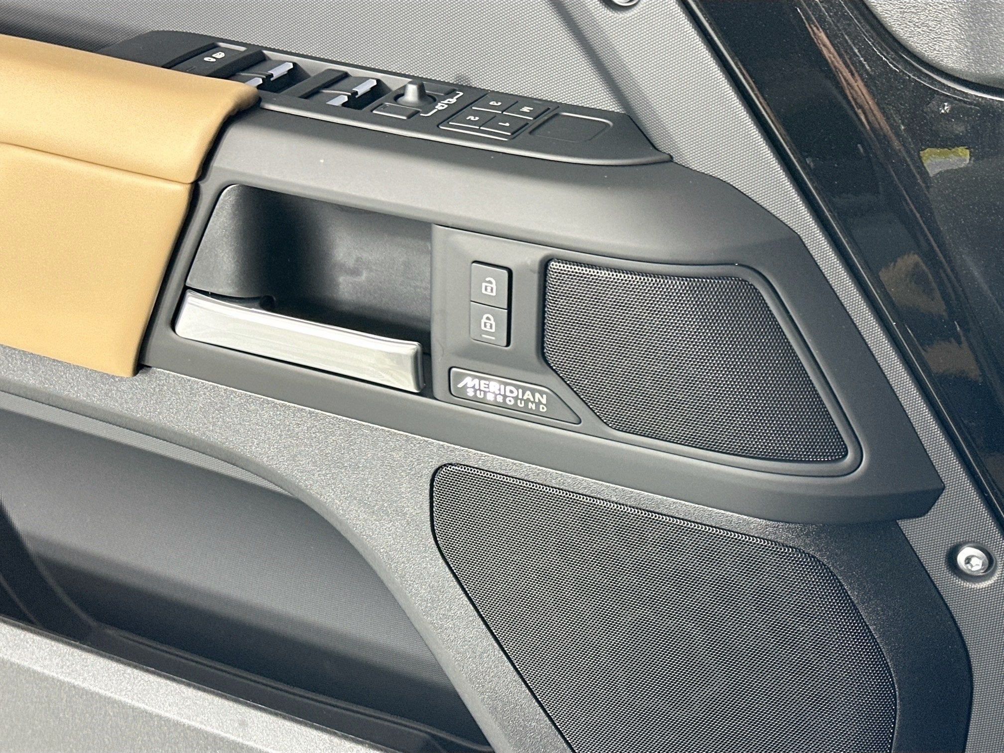 2026 Land Rover Defender 110 X-Dynamic SE