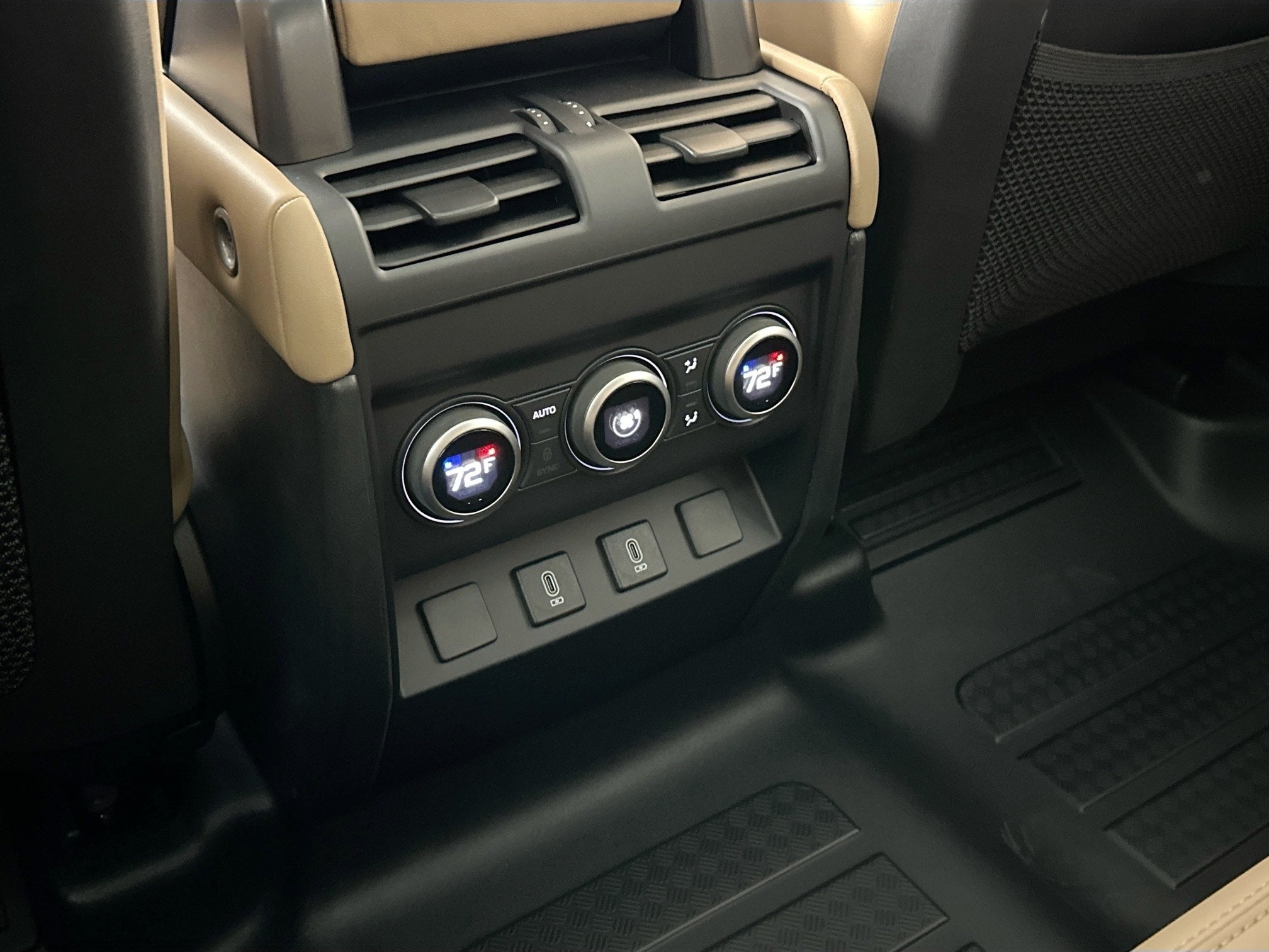 2026 Land Rover Defender 110 X-Dynamic SE