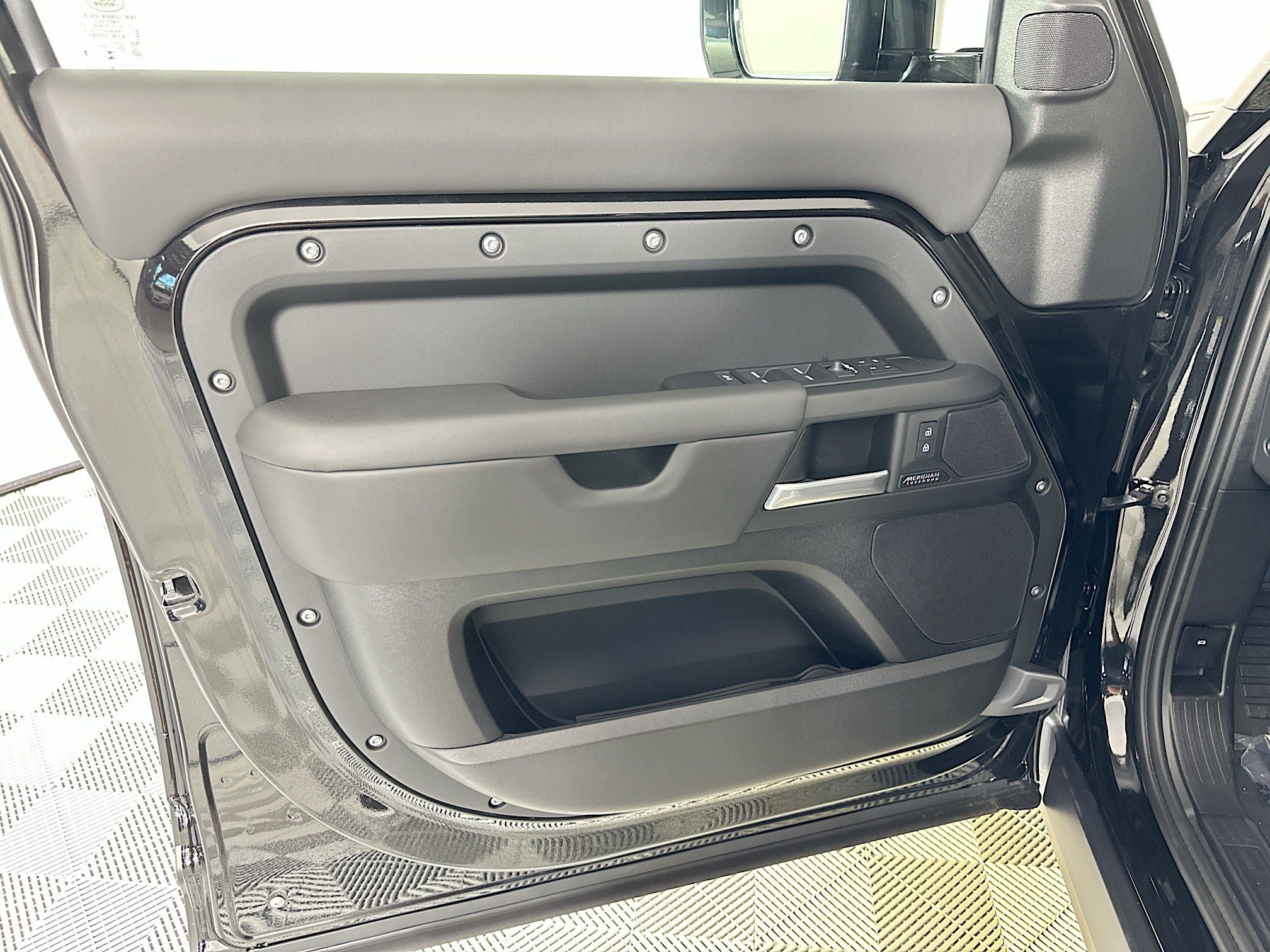 2026 Land Rover Defender 110 X-Dynamic SE