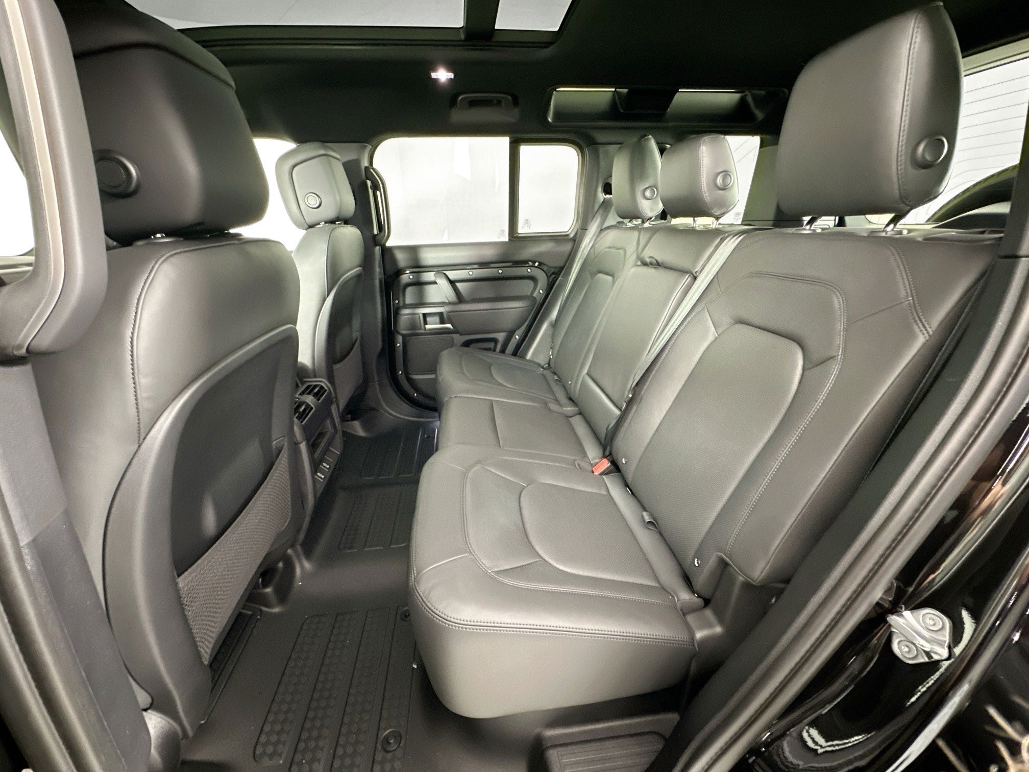 2026 Land Rover Defender 110 X-Dynamic SE