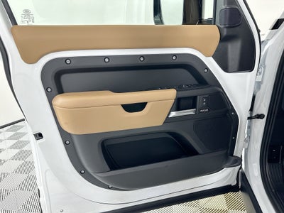 2026 Land Rover Defender 110 X-Dynamic SE