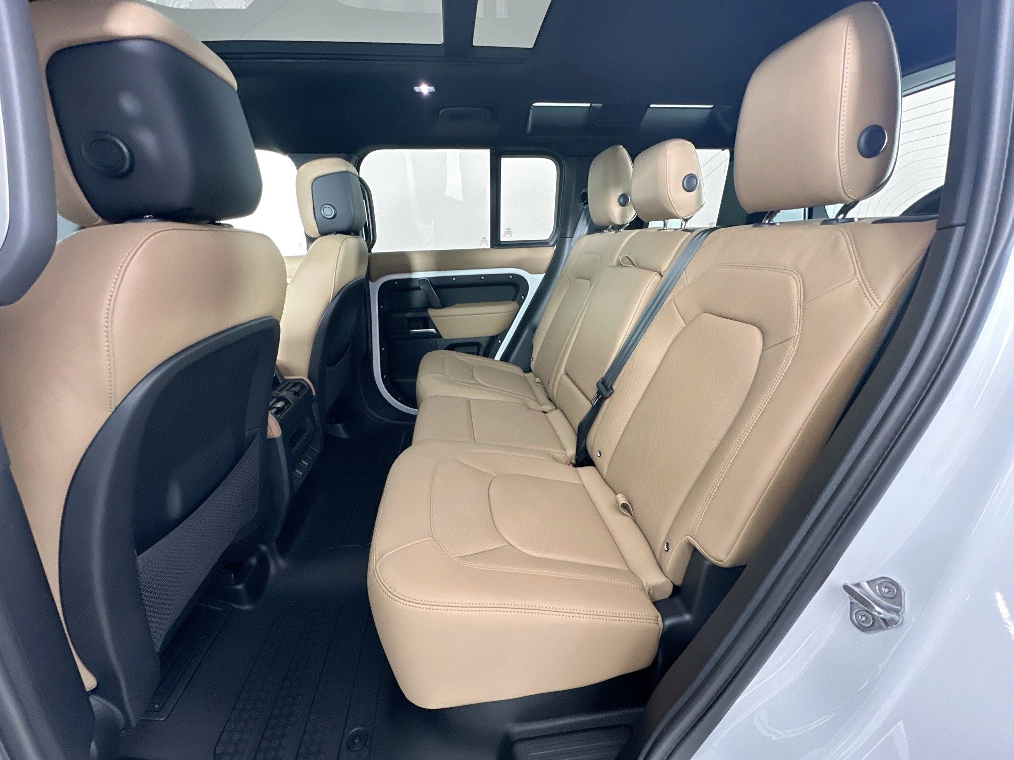 2026 Land Rover Defender 110 X-Dynamic SE