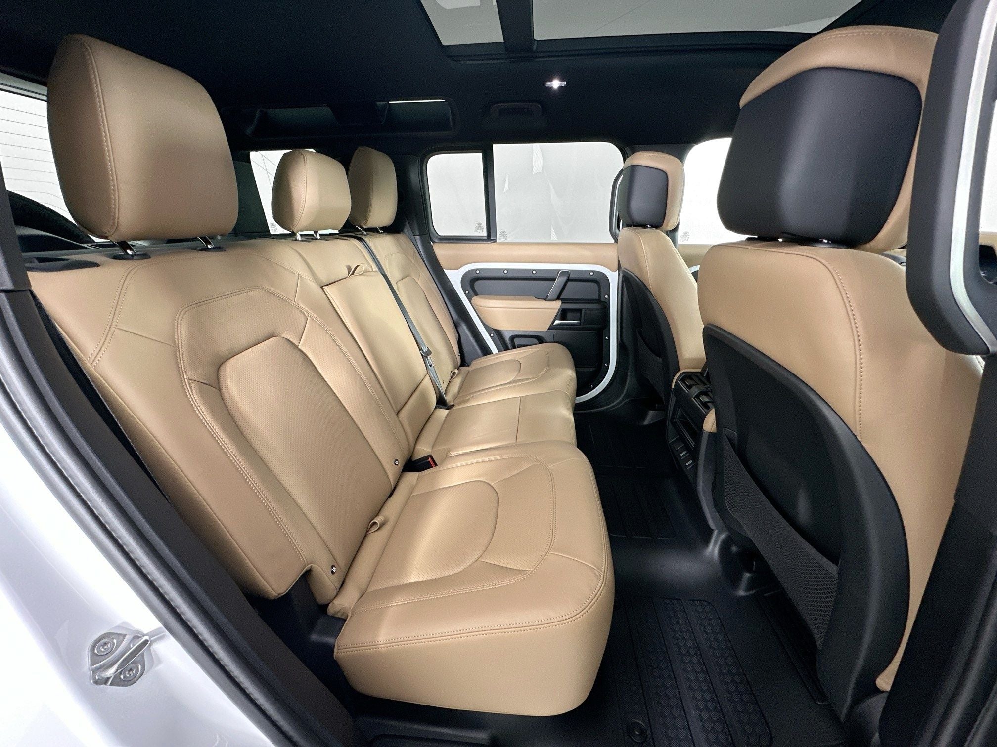 2026 Land Rover Defender 110 X-Dynamic SE