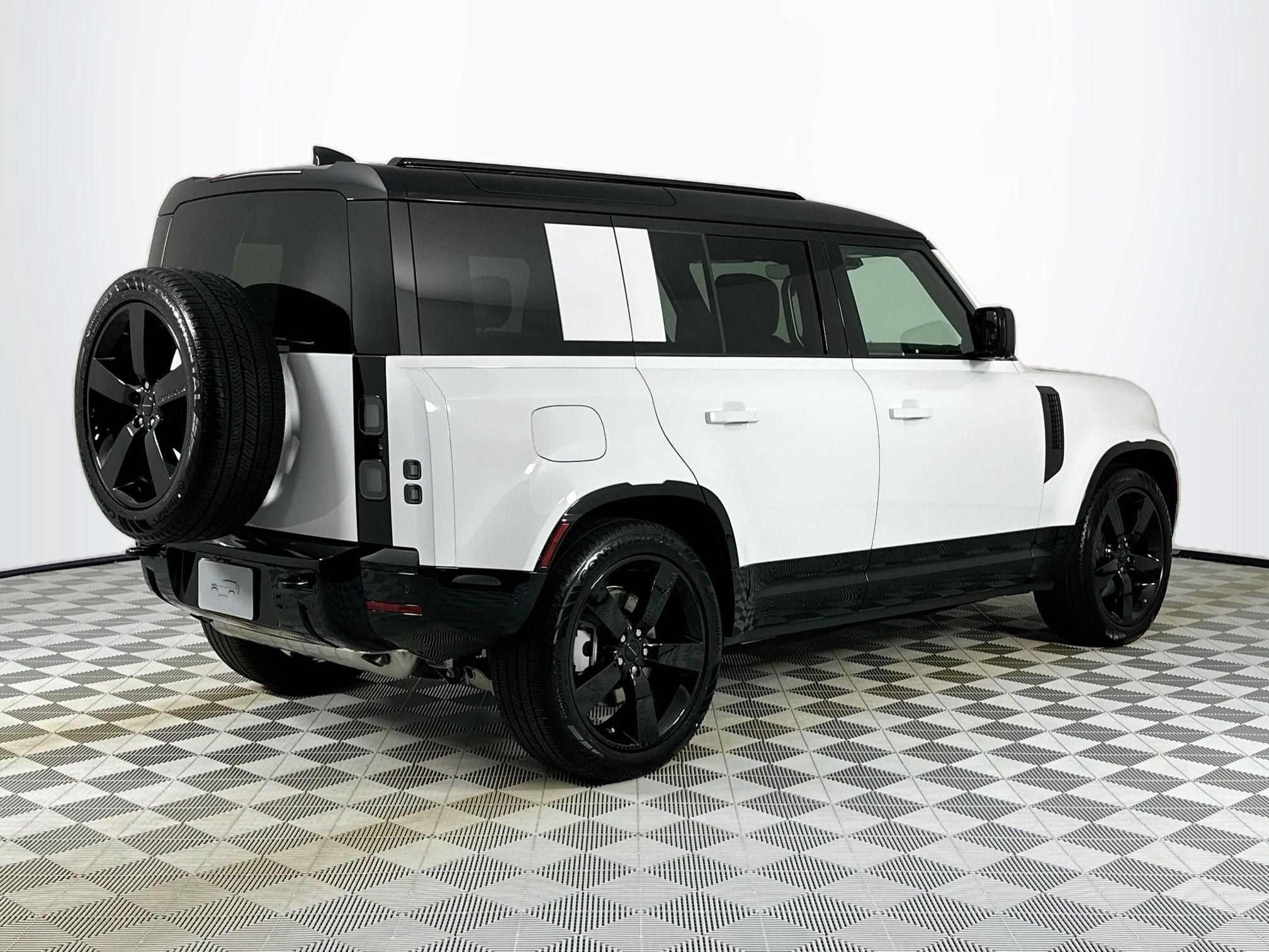 2026 Land Rover Defender 110 X-Dynamic SE