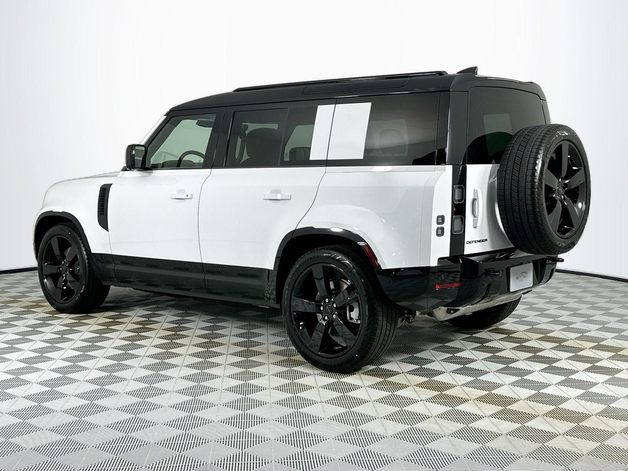 2026 Land Rover Defender 110 X-Dynamic SE