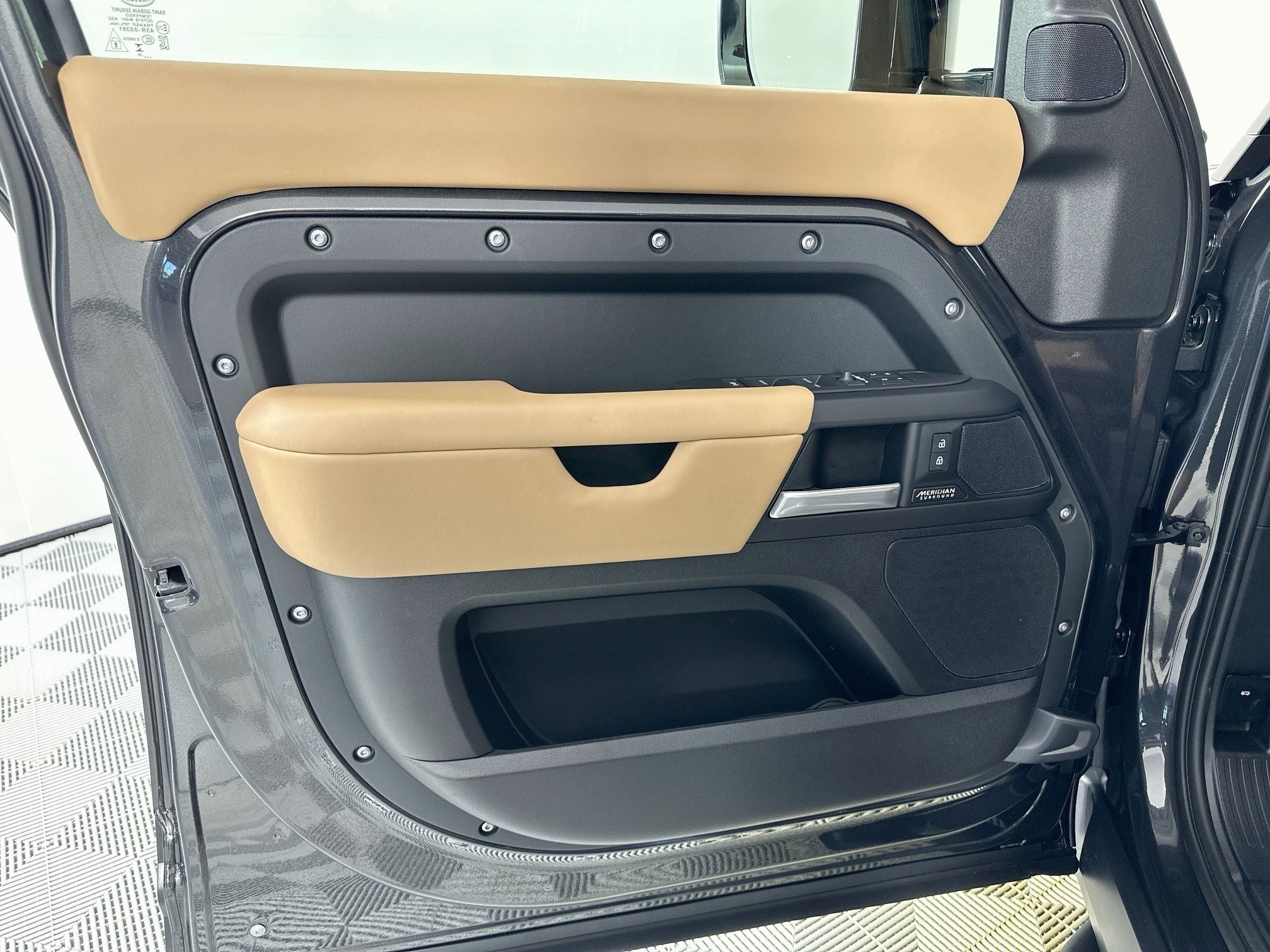 2026 Land Rover Defender 110 X-Dynamic SE