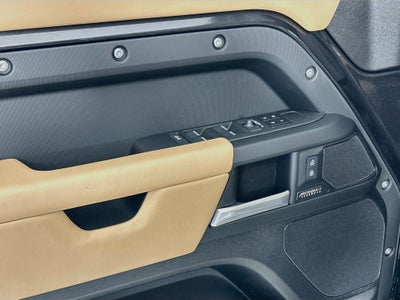 2026 Land Rover Defender 110 X-Dynamic SE