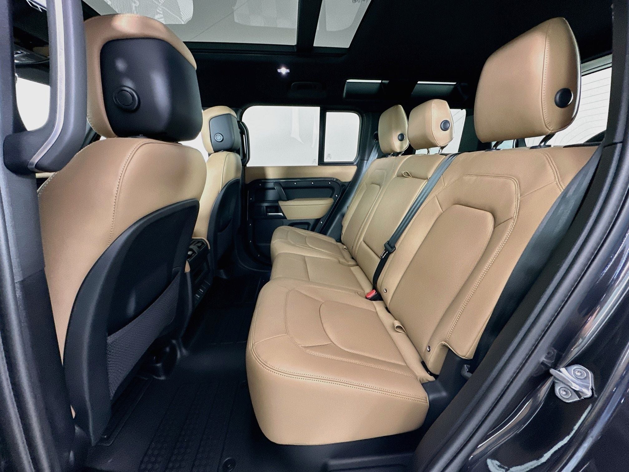 2026 Land Rover Defender 110 X-Dynamic SE
