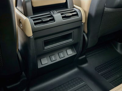 2026 Land Rover Defender 110 X-Dynamic SE