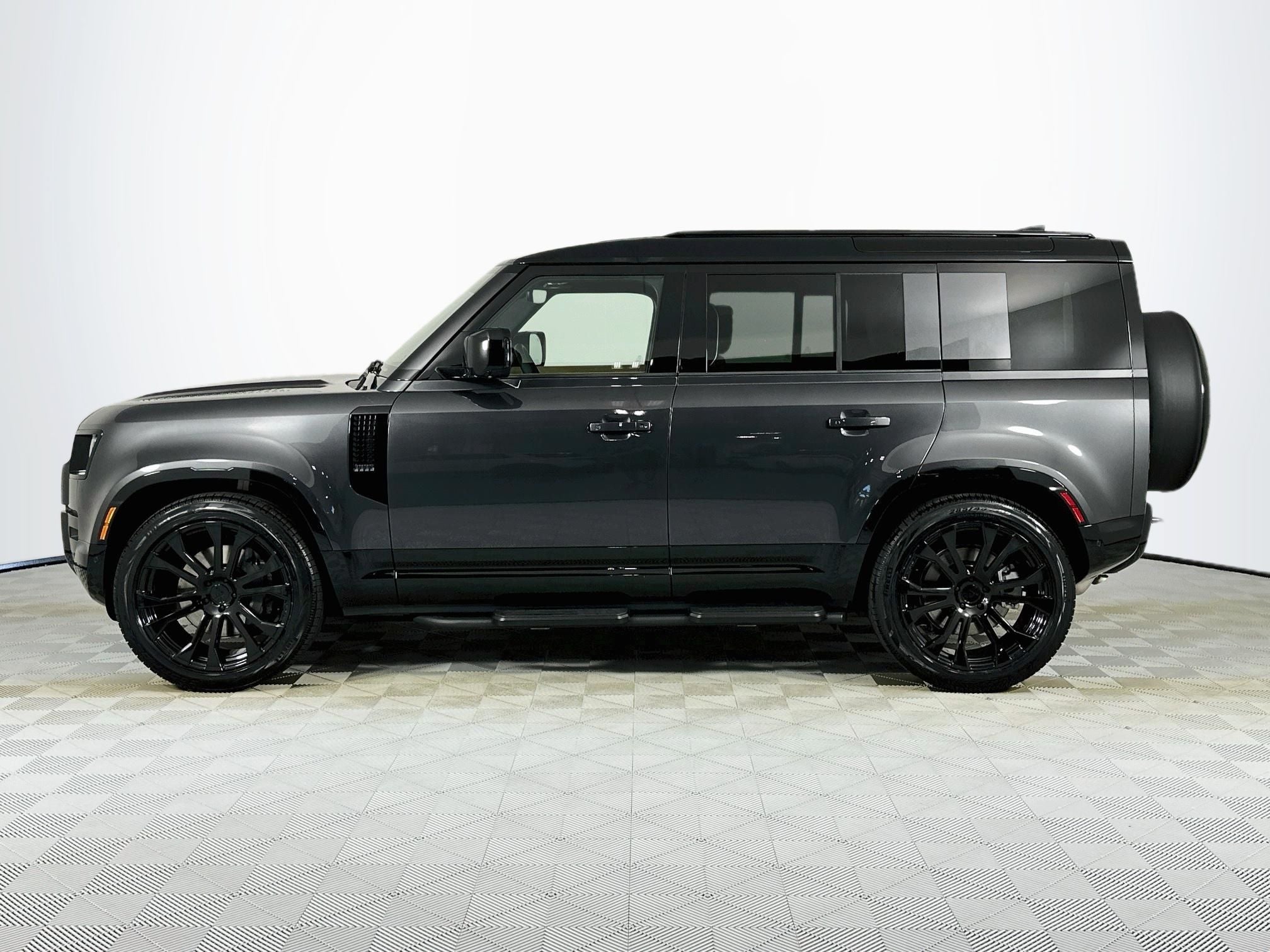 2026 Land Rover Defender 110 X-Dynamic SE