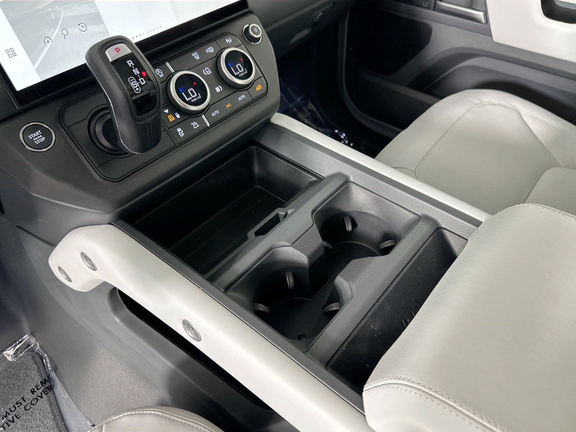 2026 Land Rover Defender 110 X-Dynamic SE