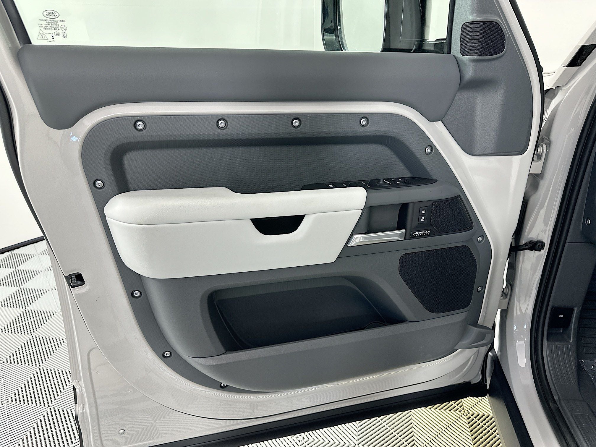 2026 Land Rover Defender 110 X-Dynamic SE