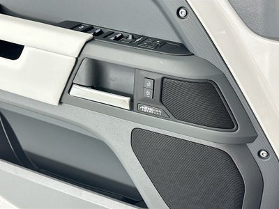 2026 Land Rover Defender 110 X-Dynamic SE