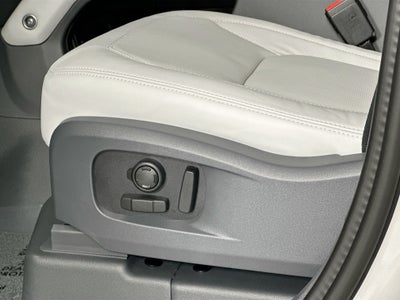 2026 Land Rover Defender 110 X-Dynamic SE