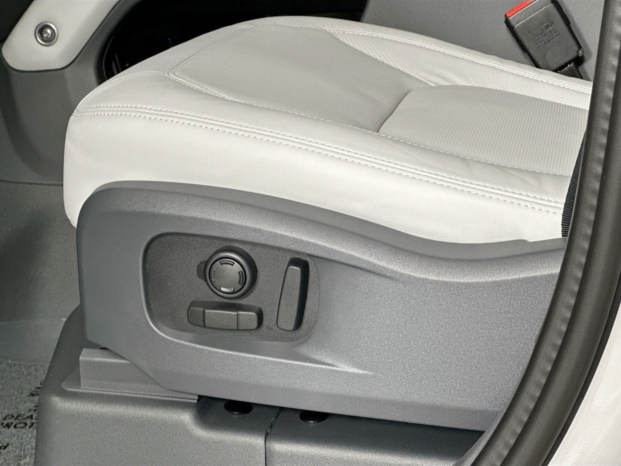 2026 Land Rover Defender 110 X-Dynamic SE