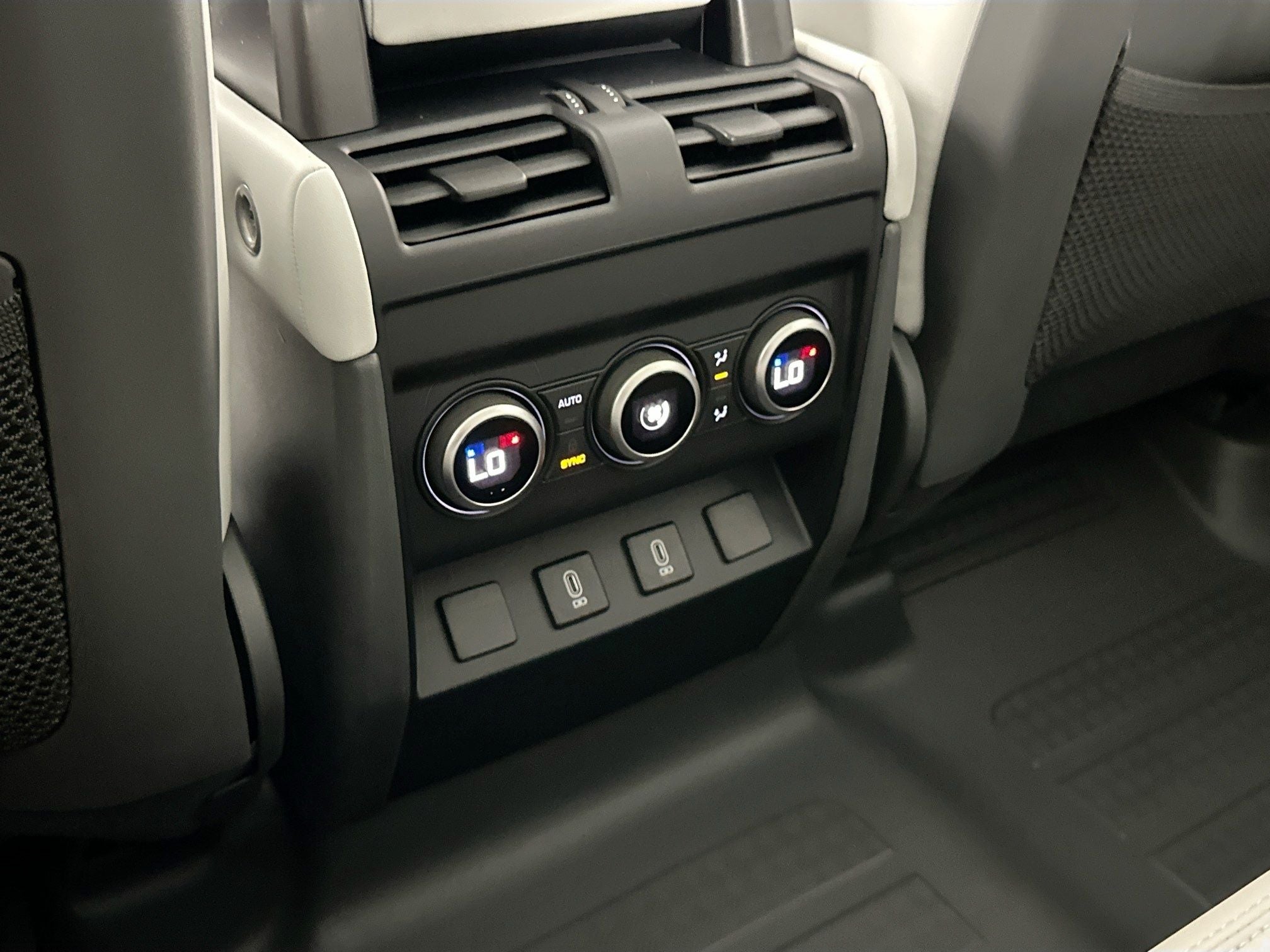 2026 Land Rover Defender 110 X-Dynamic SE