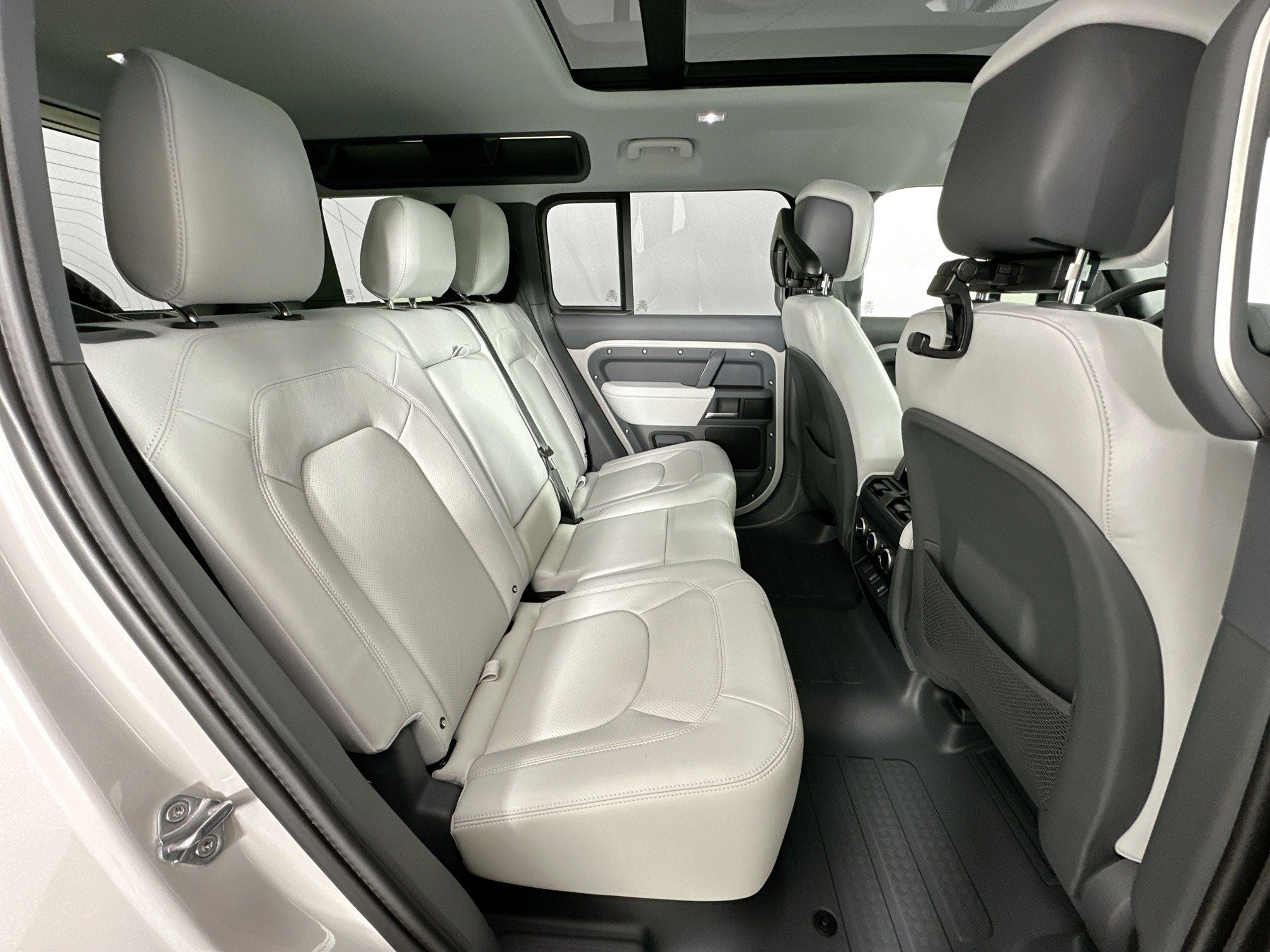 2026 Land Rover Defender 110 X-Dynamic SE