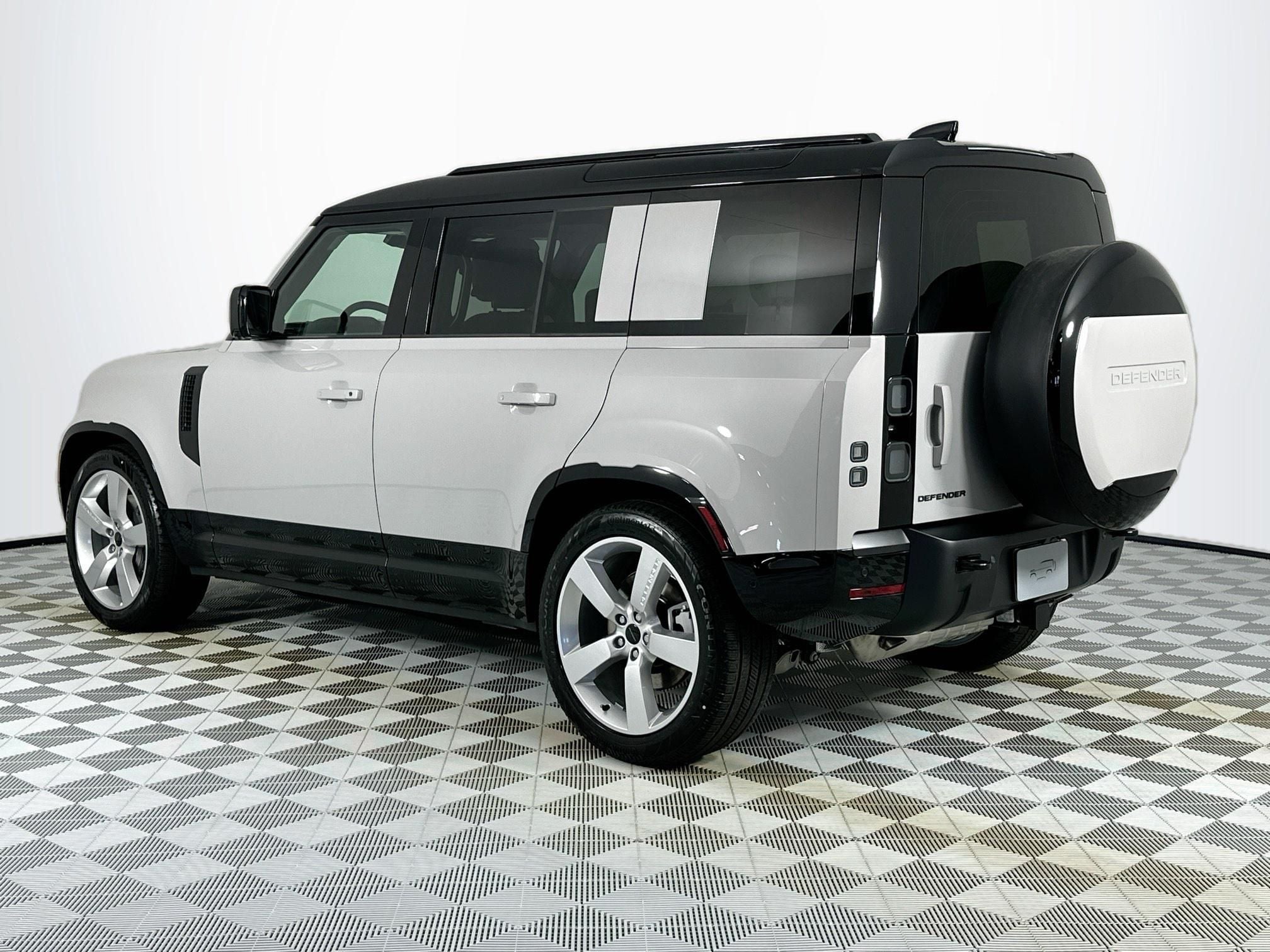 2026 Land Rover Defender 110 X-Dynamic SE