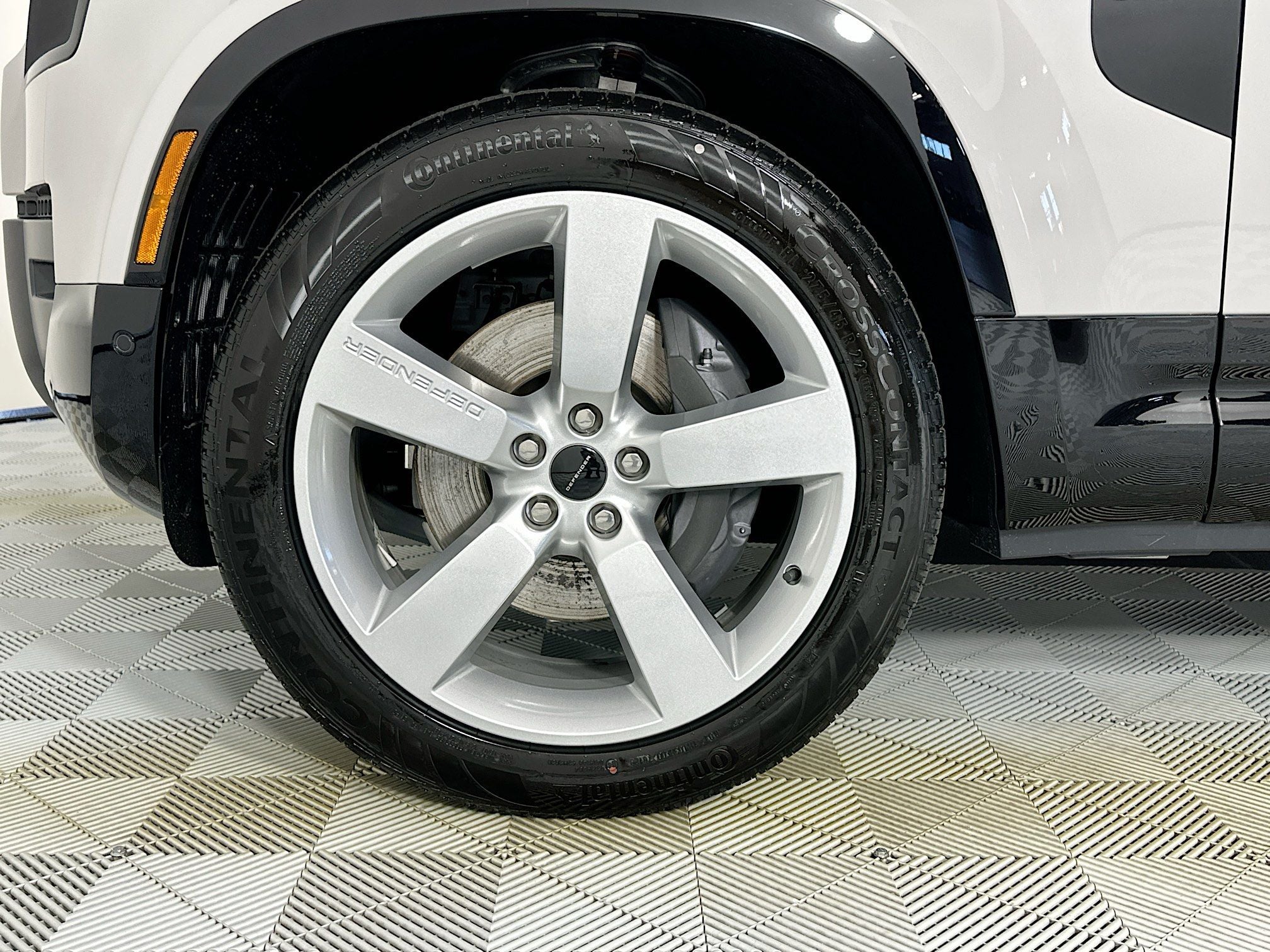 2026 Land Rover Defender 110 X-Dynamic SE