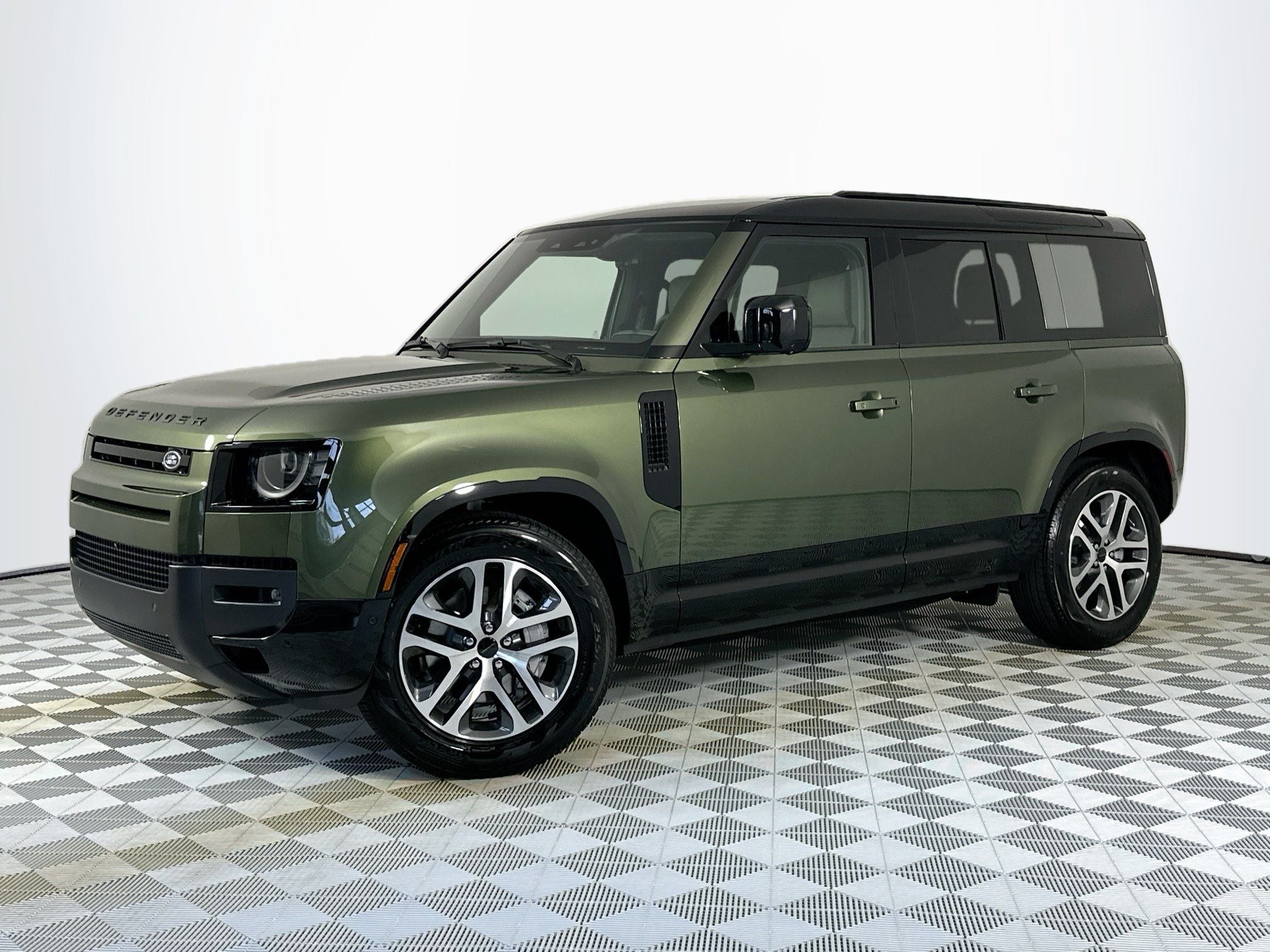 2026 Land Rover Defender 110 X-Dynamic SE