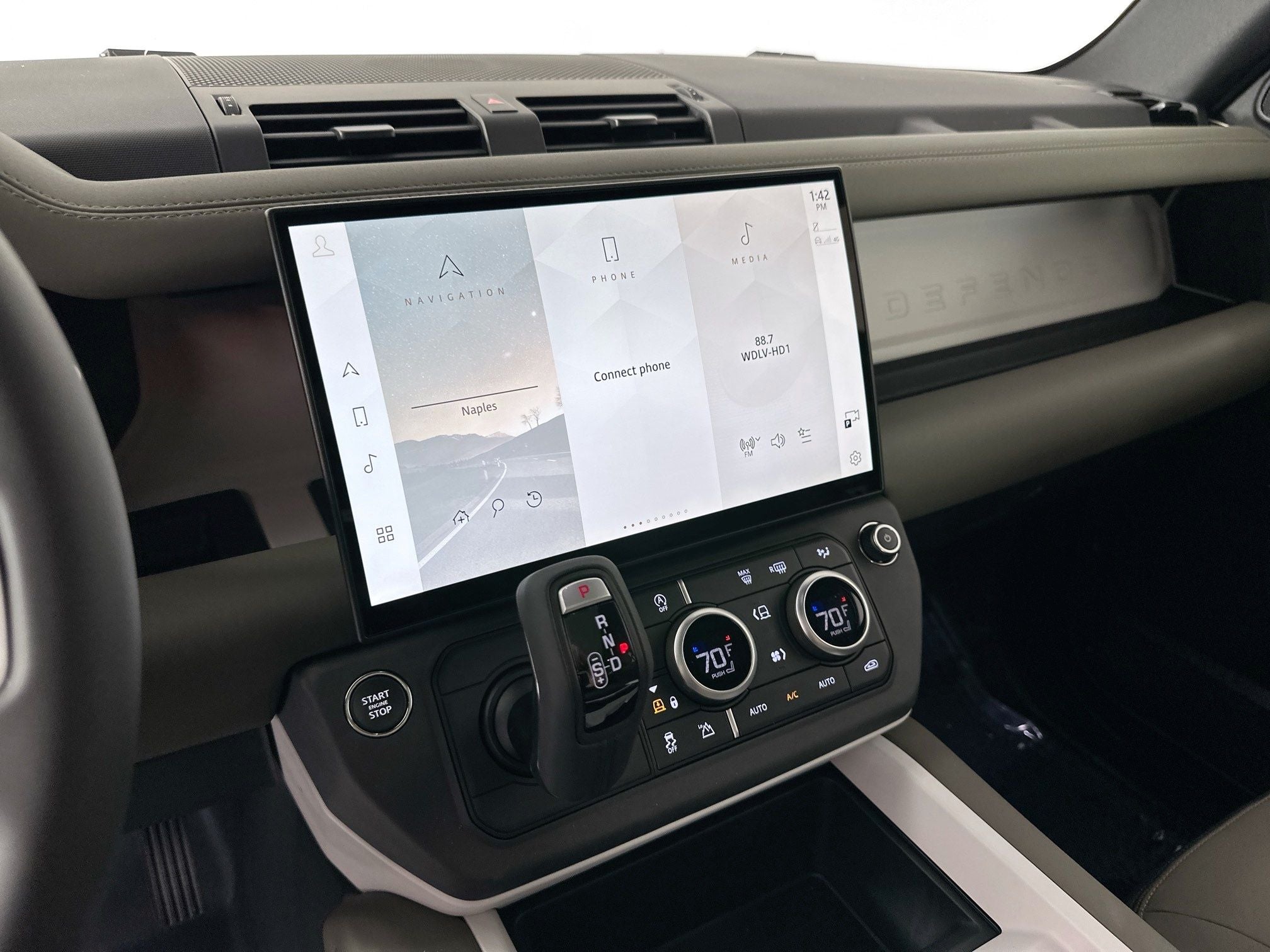 2026 Land Rover Defender 110 X-Dynamic SE